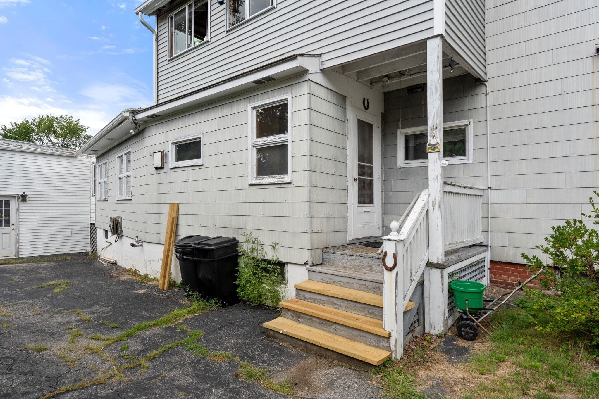 3 Family at 44 Grove St, Leicester MA 01524, photo 7 of 26