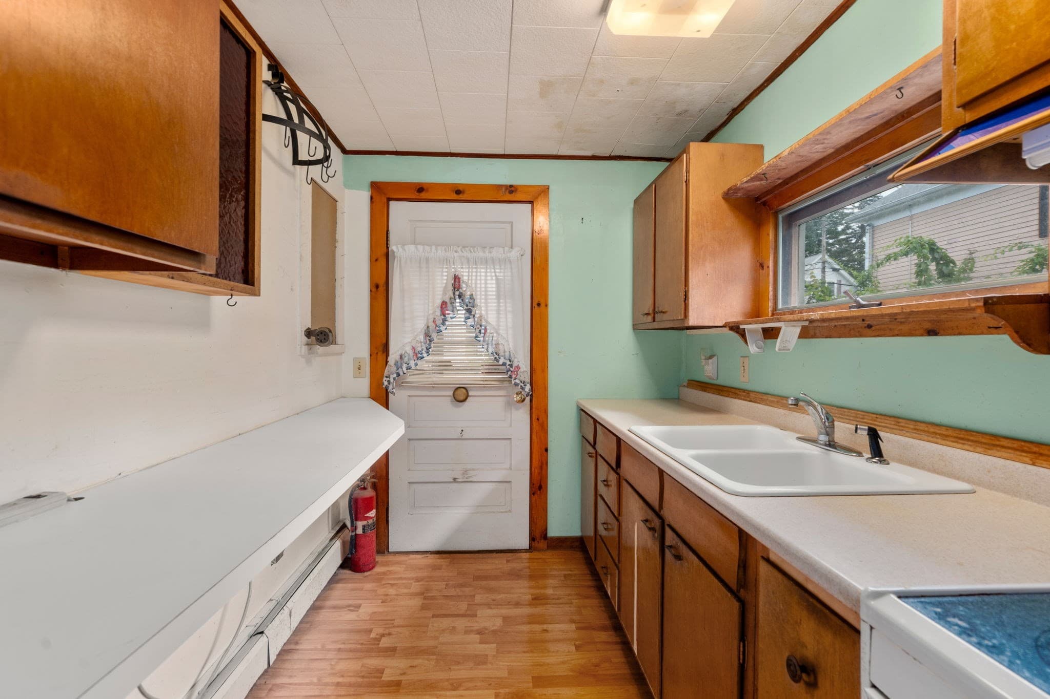 3 Family at 44 Grove St, Leicester MA 01524, photo 15 of 26