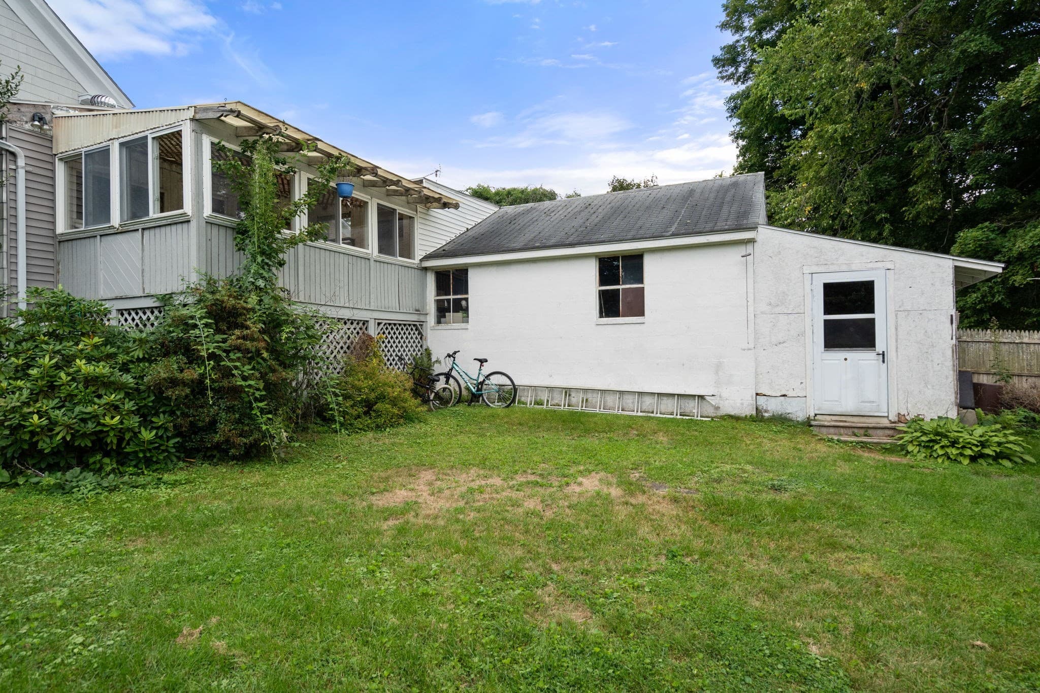 3 Family at 44 Grove St, Leicester MA 01524, photo 11 of 26