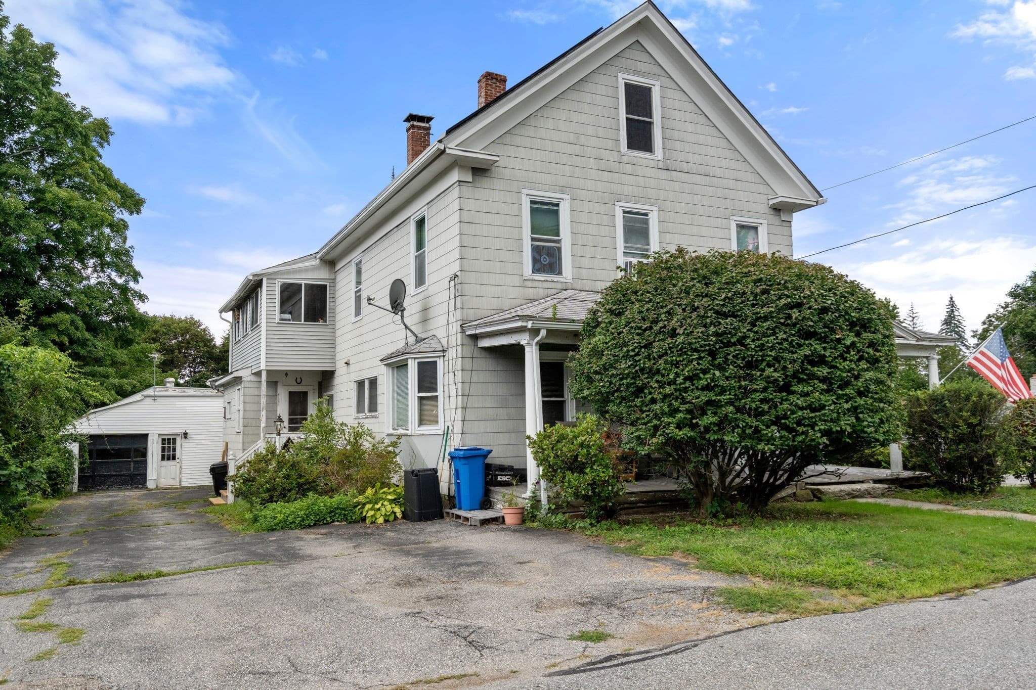 3 Family at 44 Grove St, Leicester MA 01524, photo 4 of 26