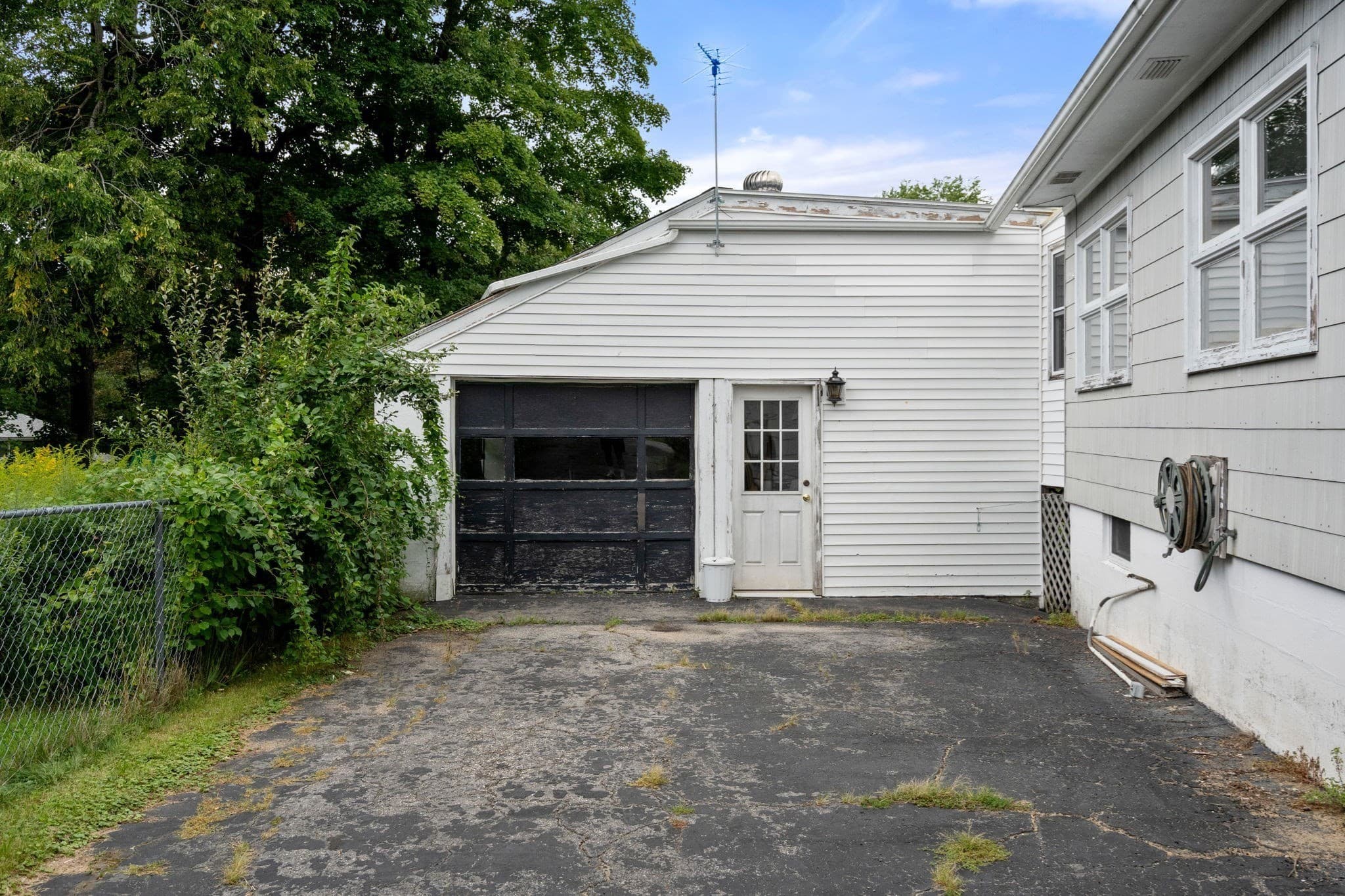 3 Family at 44 Grove St, Leicester MA 01524, photo 8 of 26