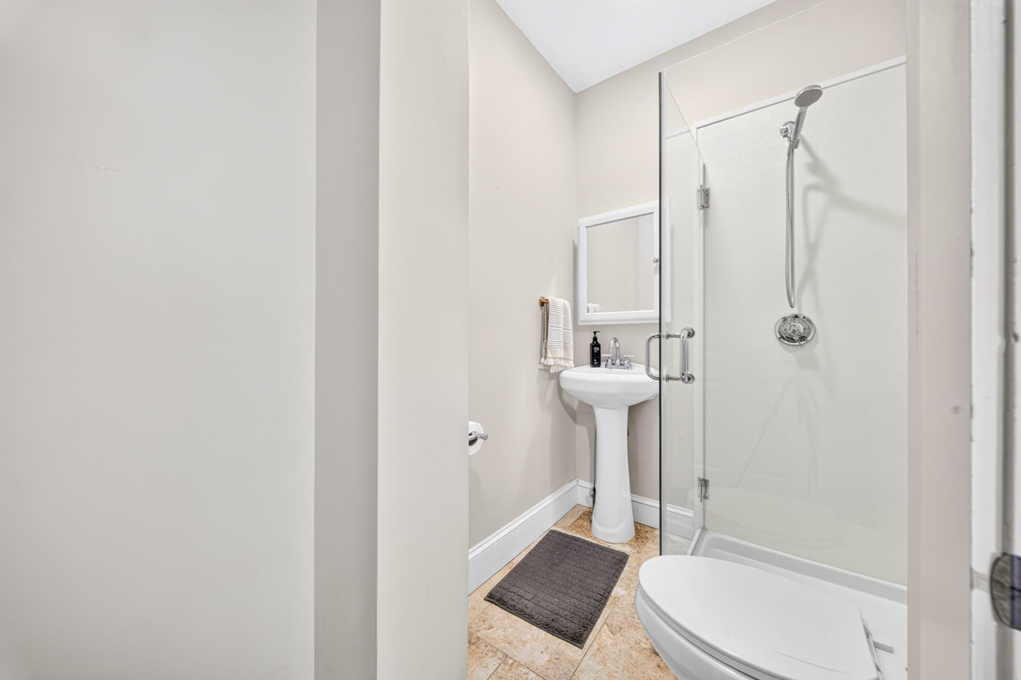 Single Family Residence at 542 Shirley St, Winthrop MA 02152, Winthrop, photo 10 of 27