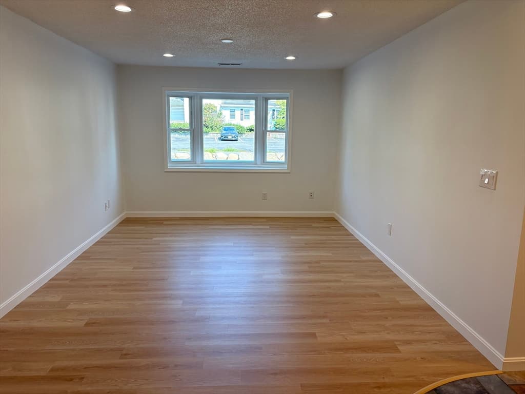 Condominium at 1524 Gorham St # 104, Lowell MA 01852, Lowell, photo 3 of 12