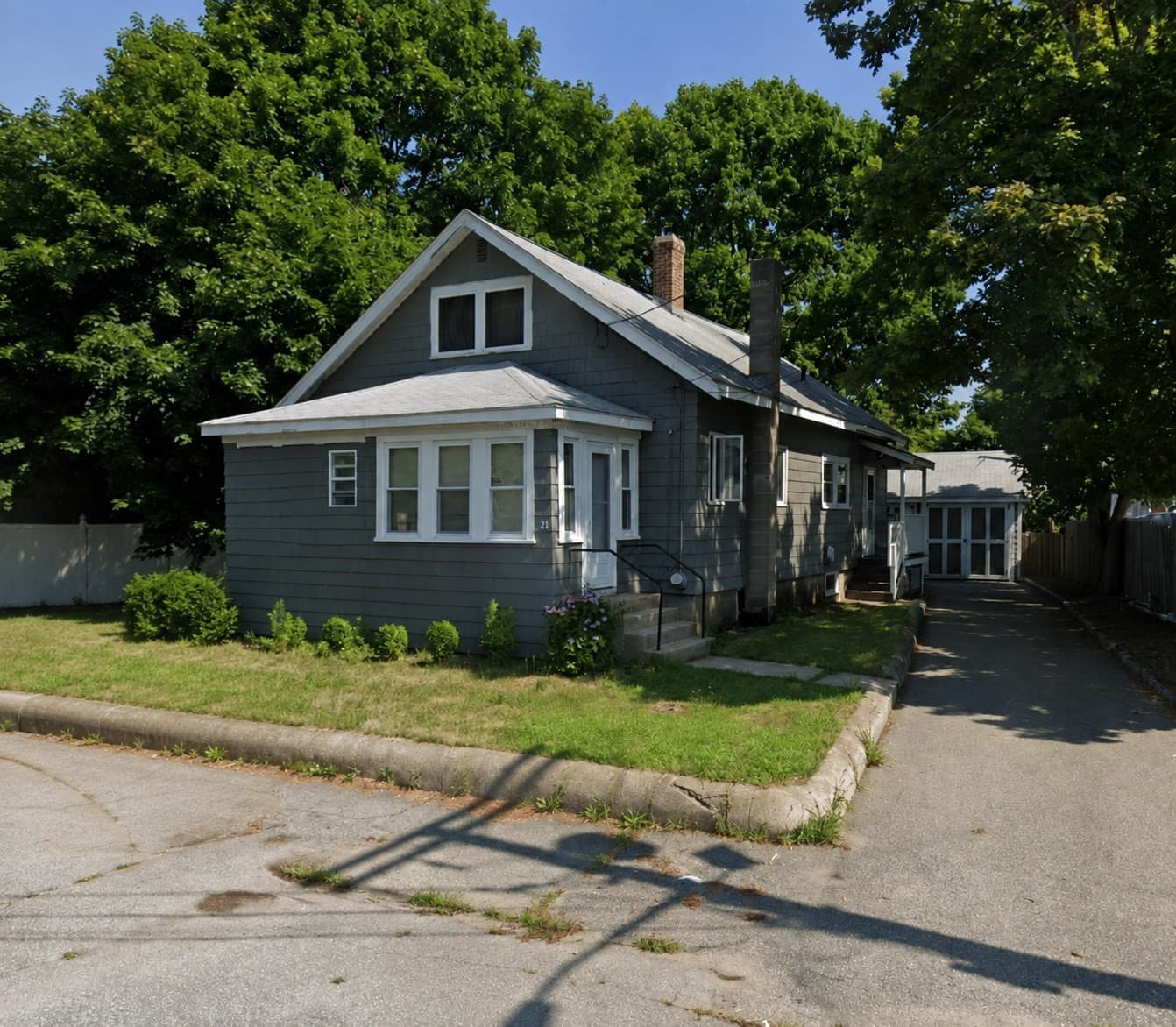 21 Avalon St, Stoughton MA 02072