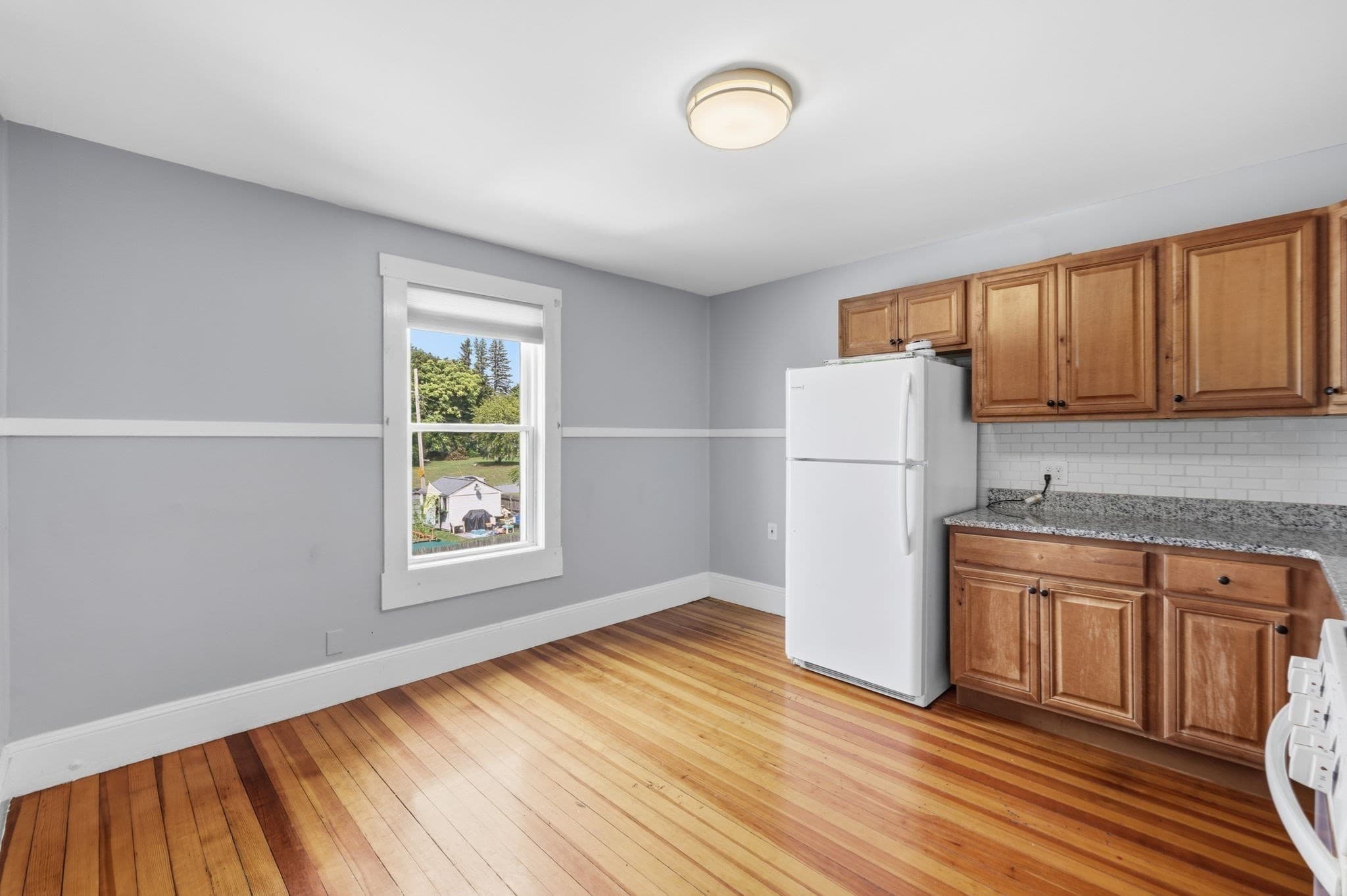 4 Family at 941 Lakeview Ave, Lowell MA 01850, Lowell, photo 23 of 39