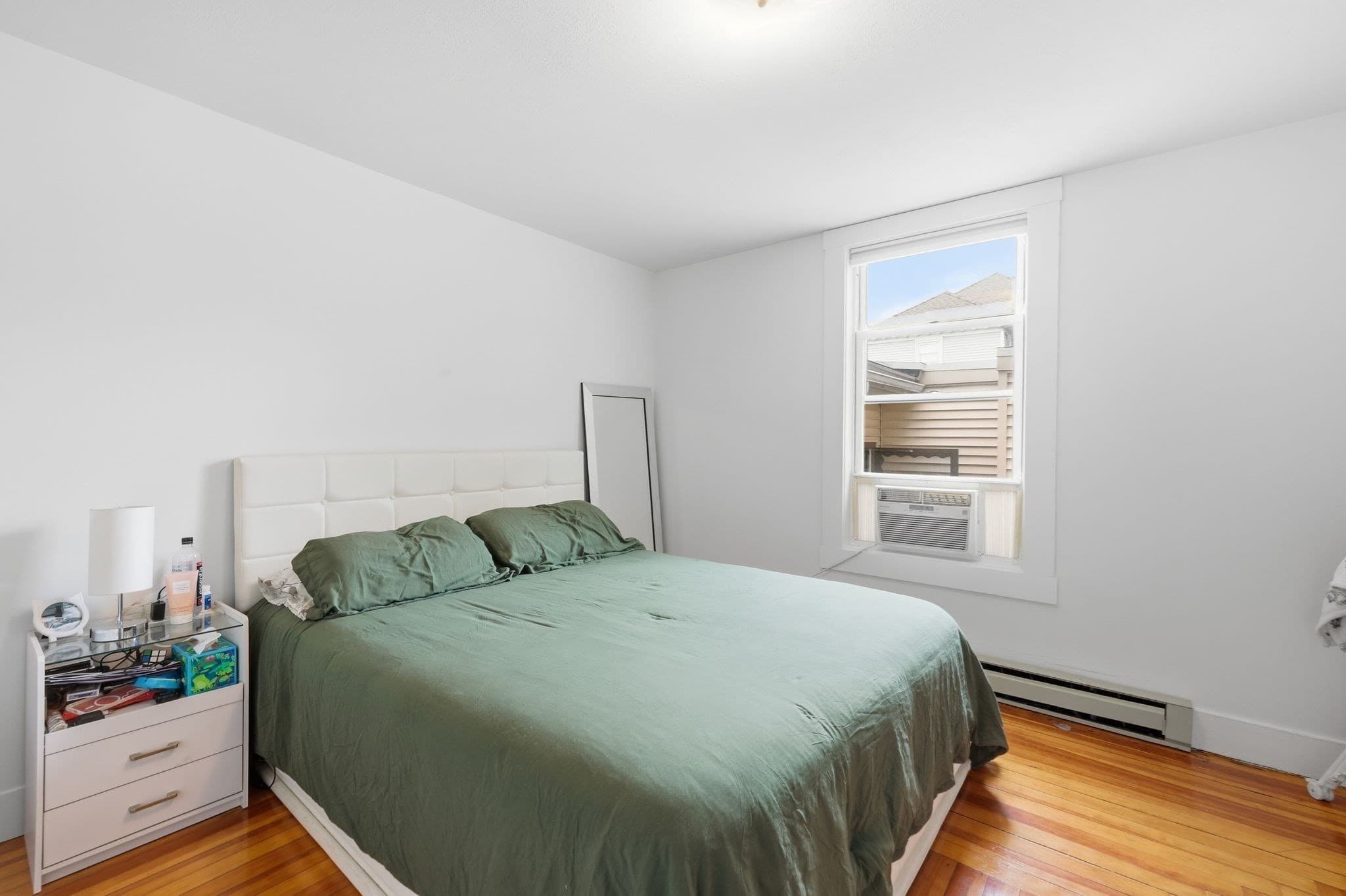 4 Family at 941 Lakeview Ave, Lowell MA 01850, Lowell, photo 6 of 39