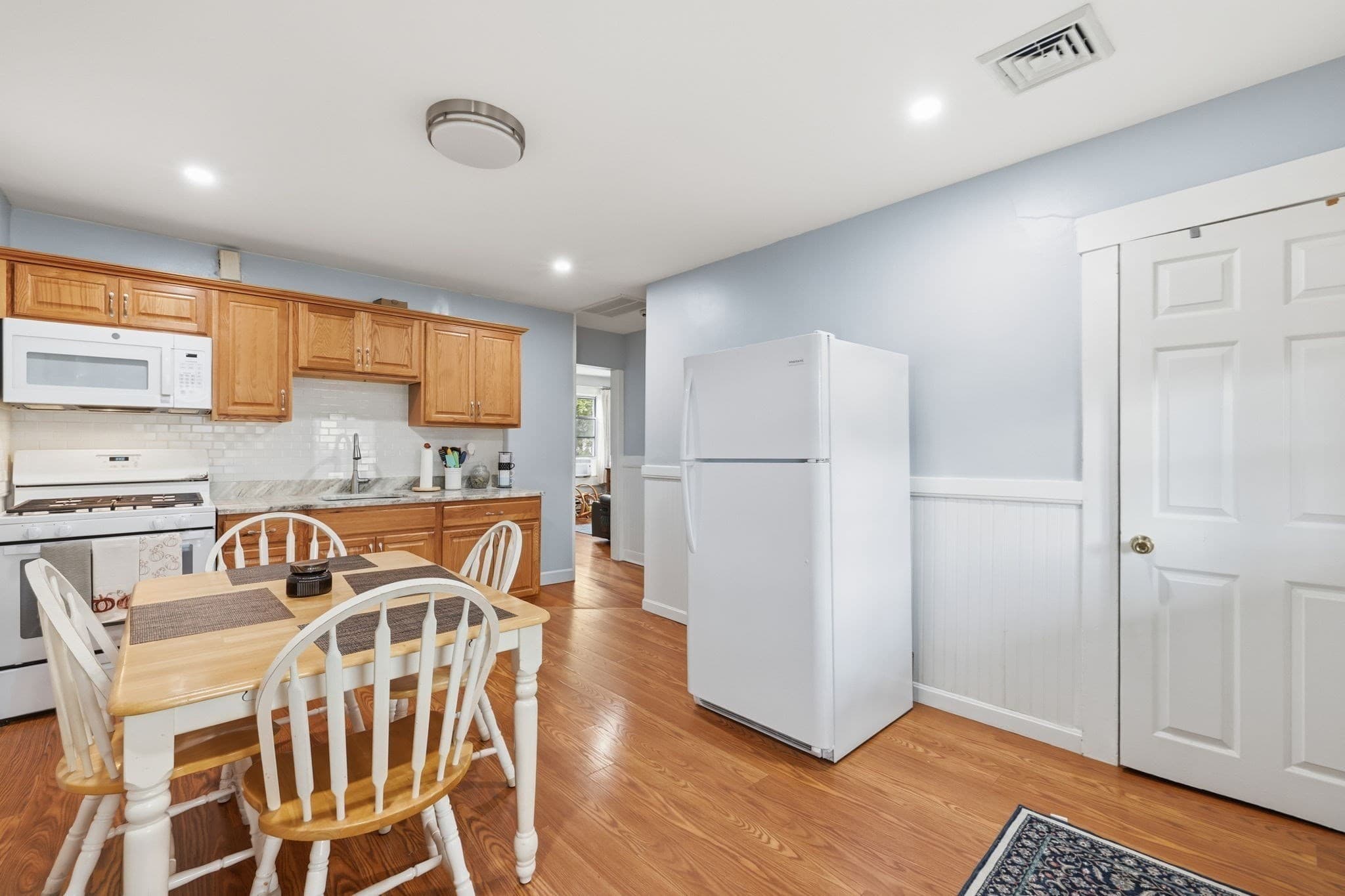 4 Family at 941 Lakeview Ave, Lowell MA 01850, Lowell, photo 17 of 39
