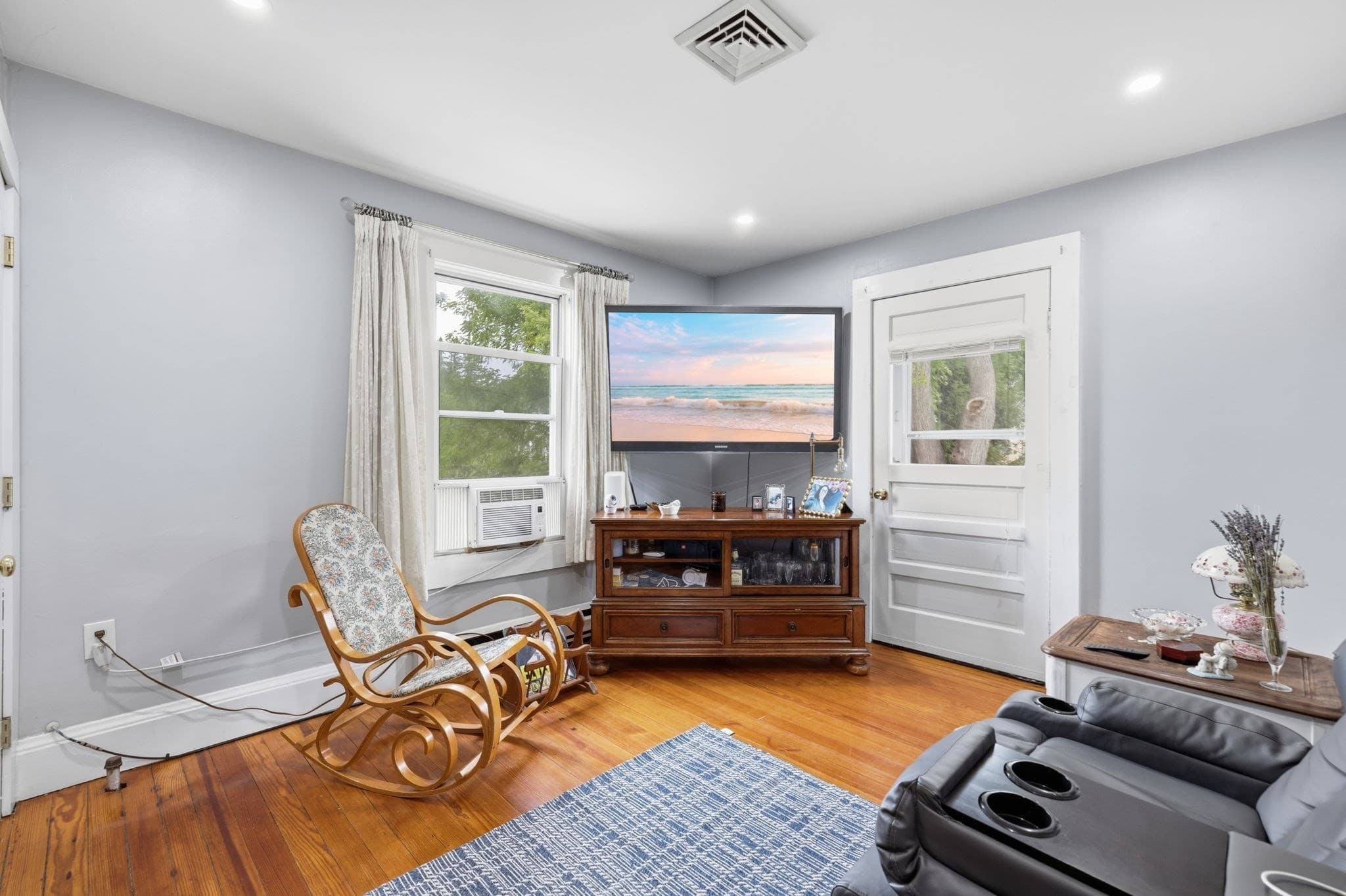 4 Family at 941 Lakeview Ave, Lowell MA 01850, Lowell, photo 16 of 39