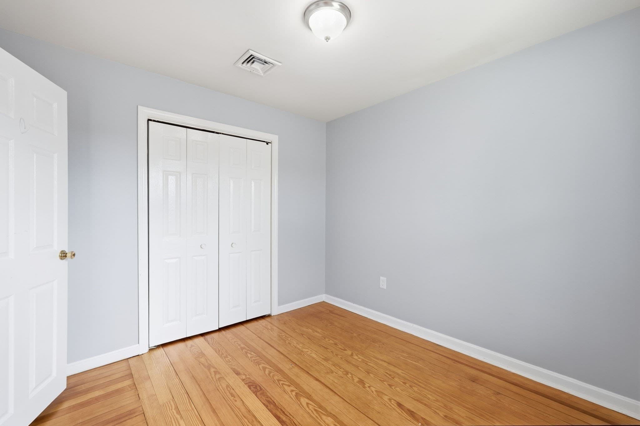 4 Family at 941 Lakeview Ave, Lowell MA 01850, Lowell, photo 26 of 39
