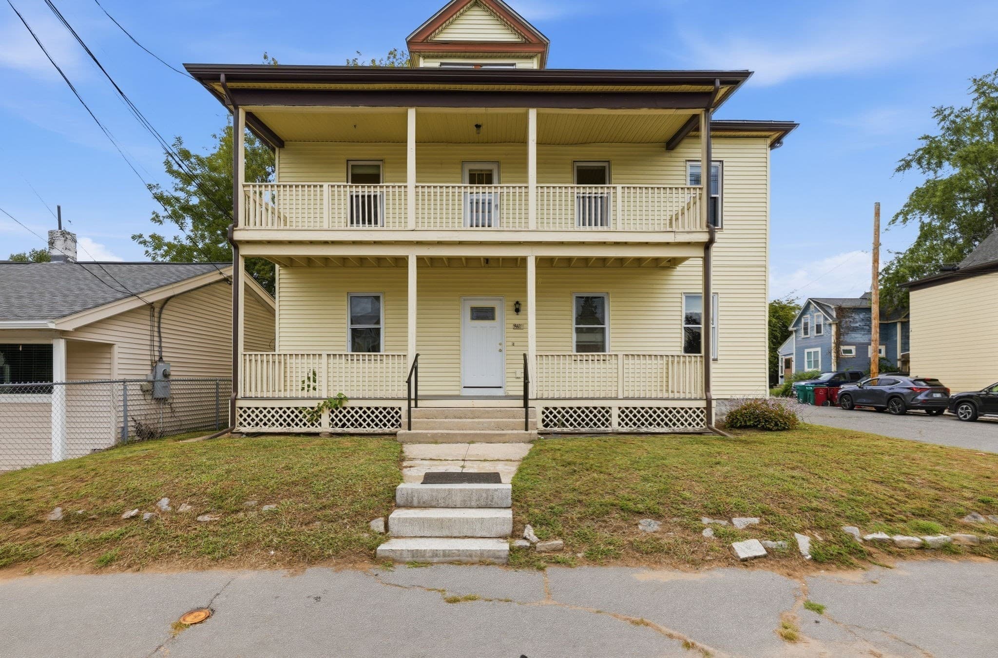 941 Lakeview Ave, Lowell MA 01850