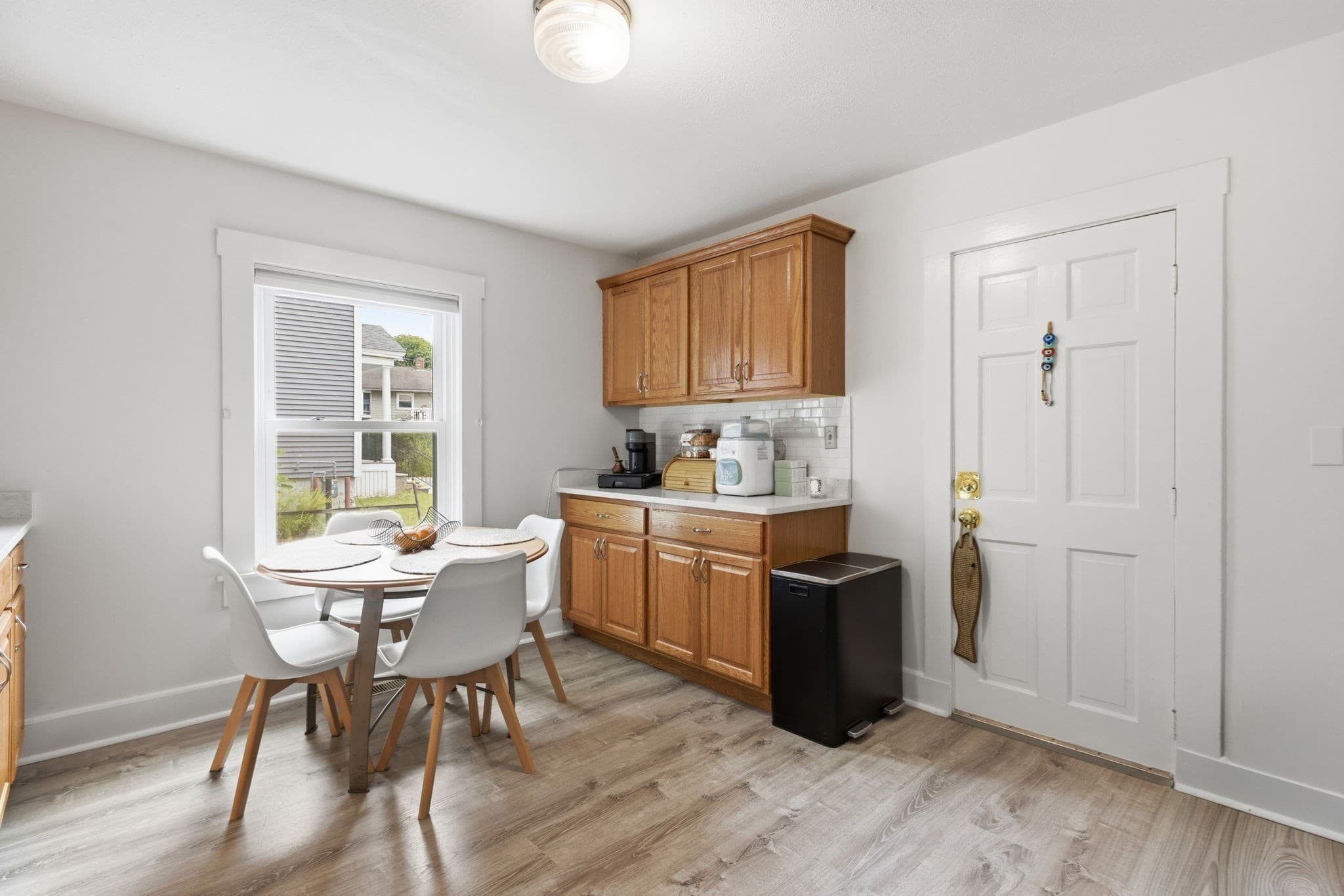 4 Family at 941 Lakeview Ave, Lowell MA 01850, Lowell, photo 5 of 39