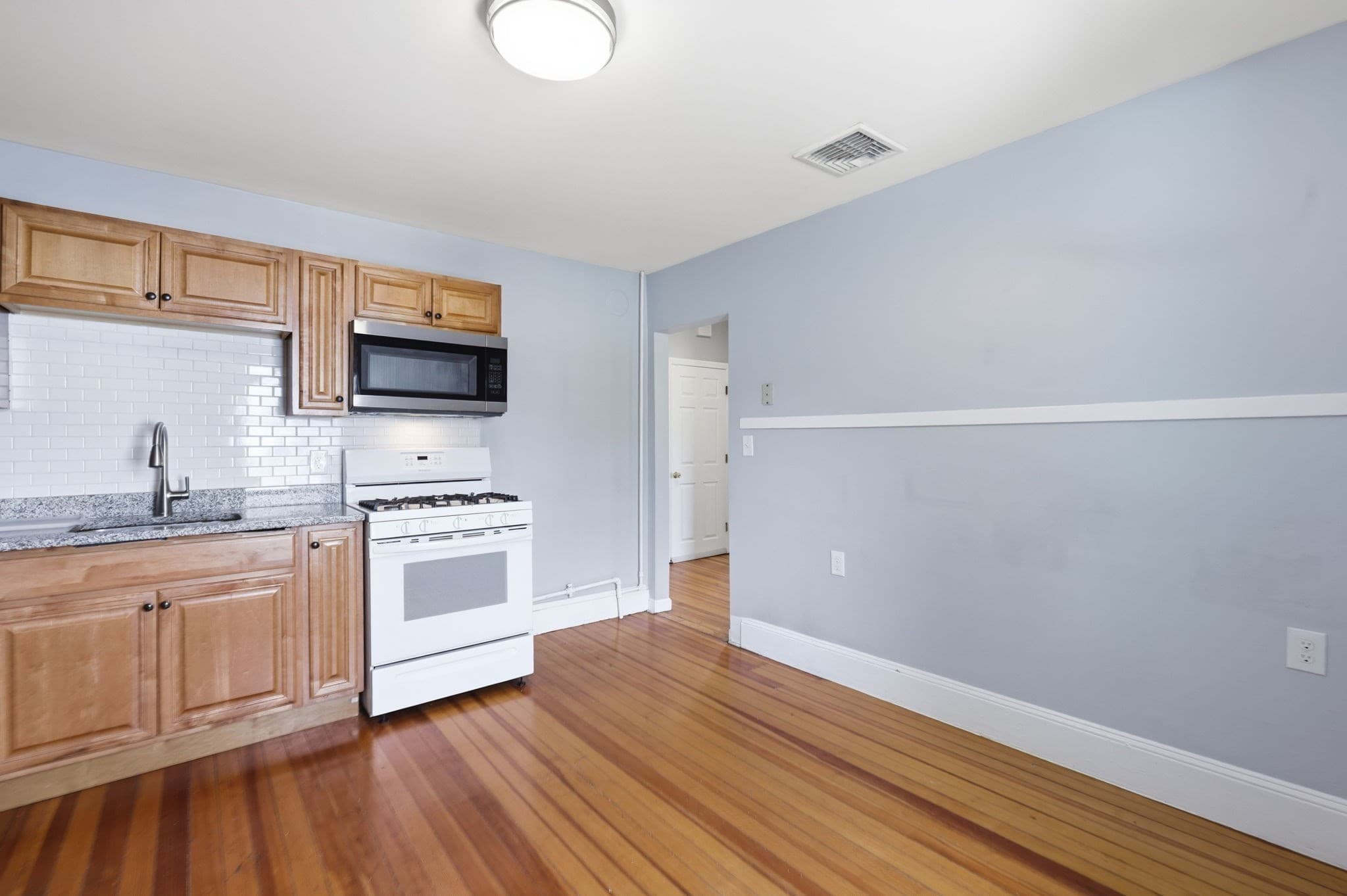 4 Family at 941 Lakeview Ave, Lowell MA 01850, Lowell, photo 24 of 39