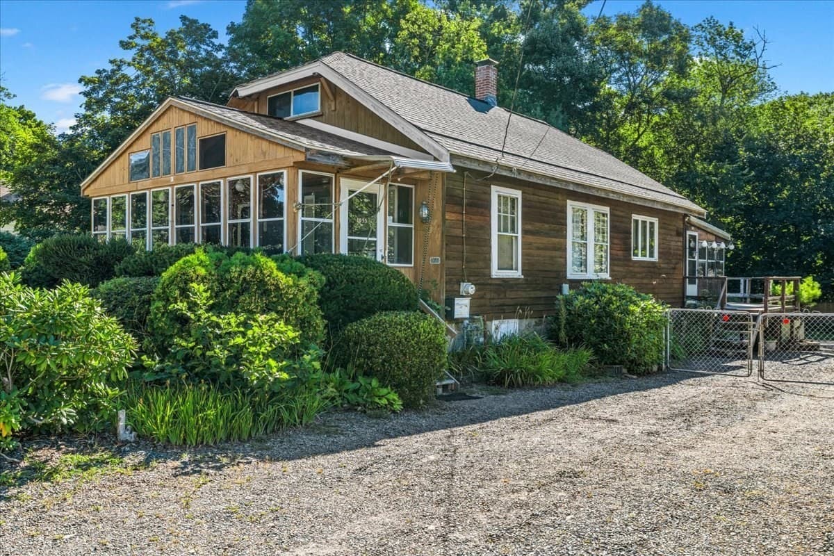 Single Family Residence at 1055 S Franklin St, Holbrook MA 02343, Holbrook, photo 2 of 41
