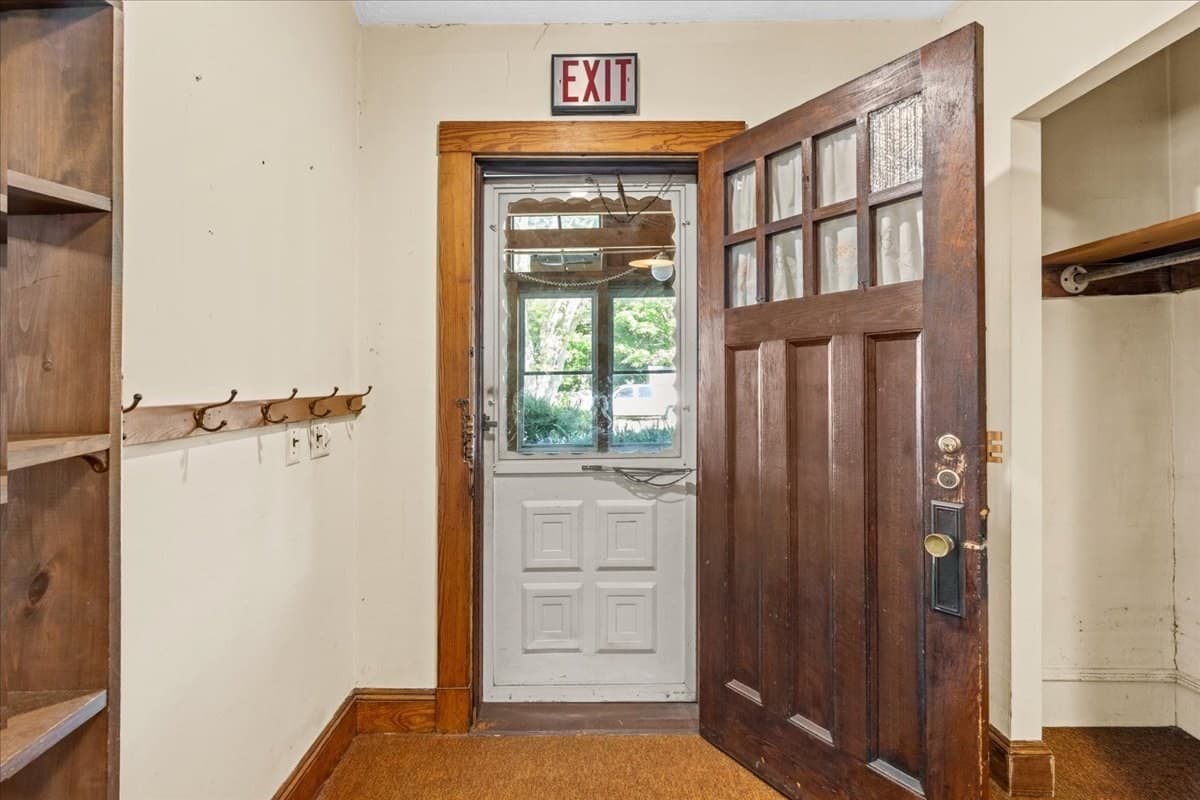 Single Family Residence at 1055 S Franklin St, Holbrook MA 02343, Holbrook, photo 6 of 41