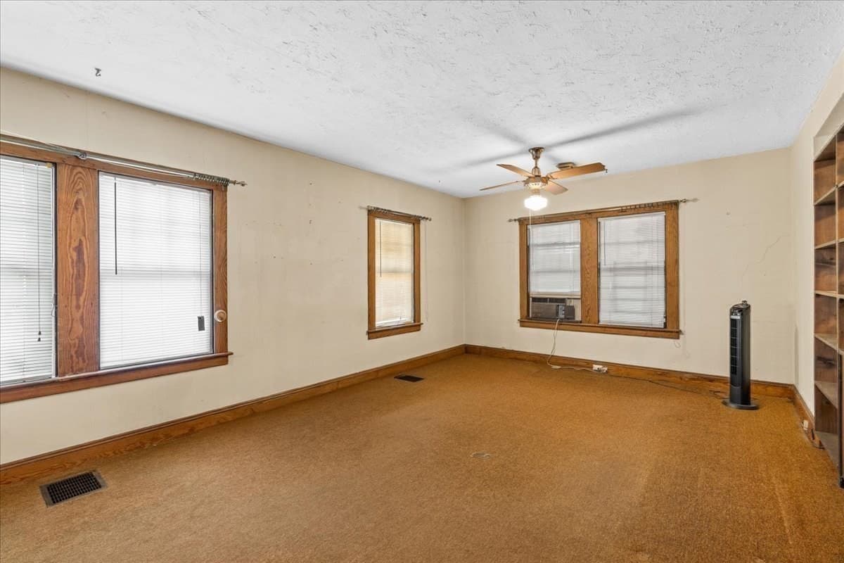 Single Family Residence at 1055 S Franklin St, Holbrook MA 02343, Holbrook, photo 12 of 41