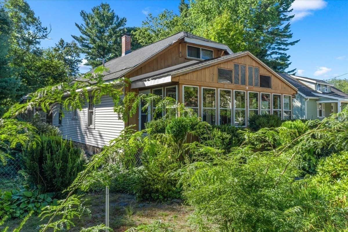 Single Family Residence at 1055 S Franklin St, Holbrook MA 02343, Holbrook, photo 3 of 41