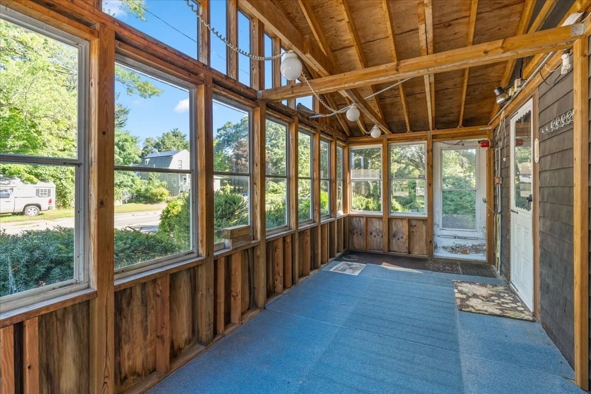 Single Family Residence at 1055 S Franklin St, Holbrook MA 02343, Holbrook, photo 5 of 41
