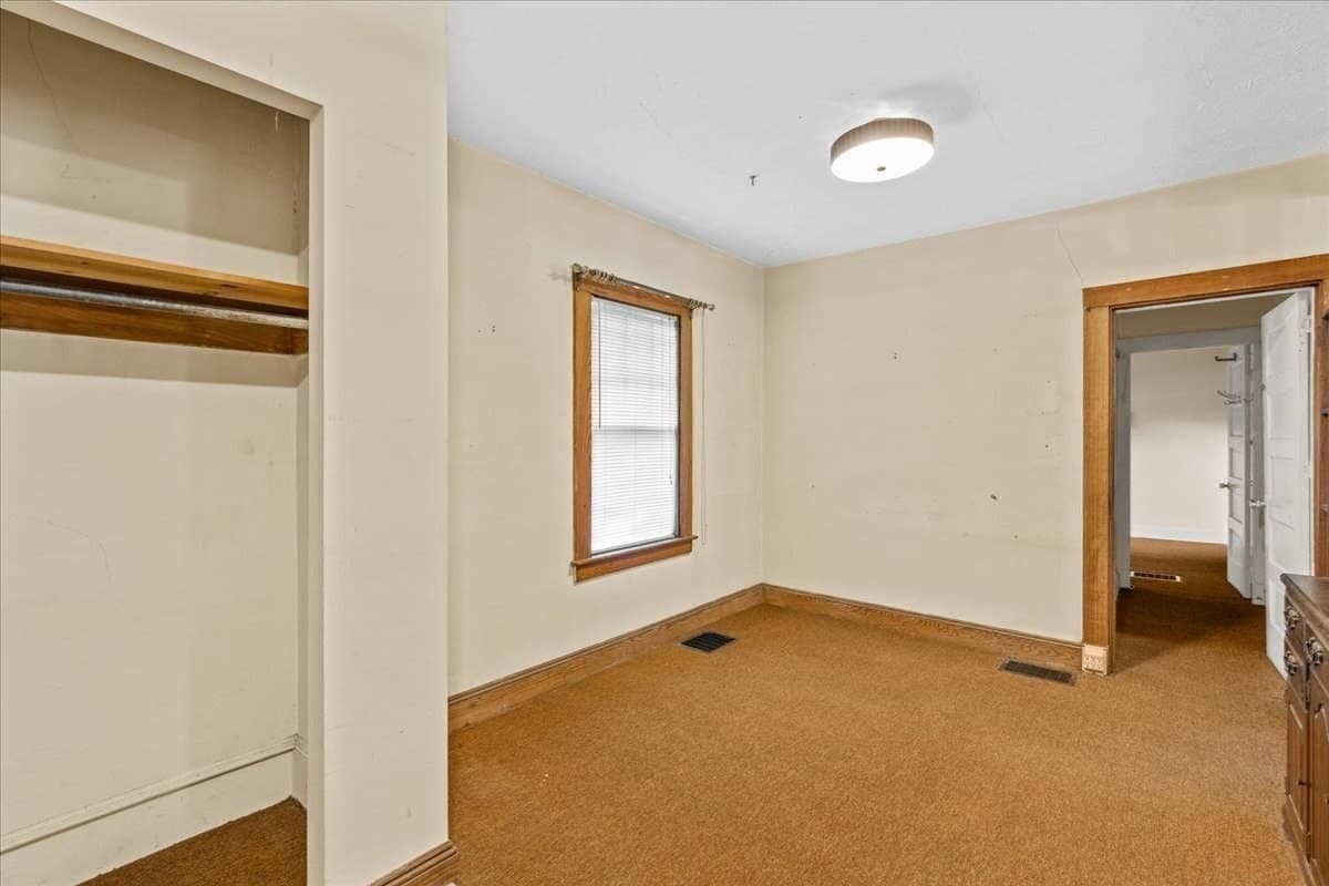Single Family Residence at 1055 S Franklin St, Holbrook MA 02343, Holbrook, photo 9 of 41