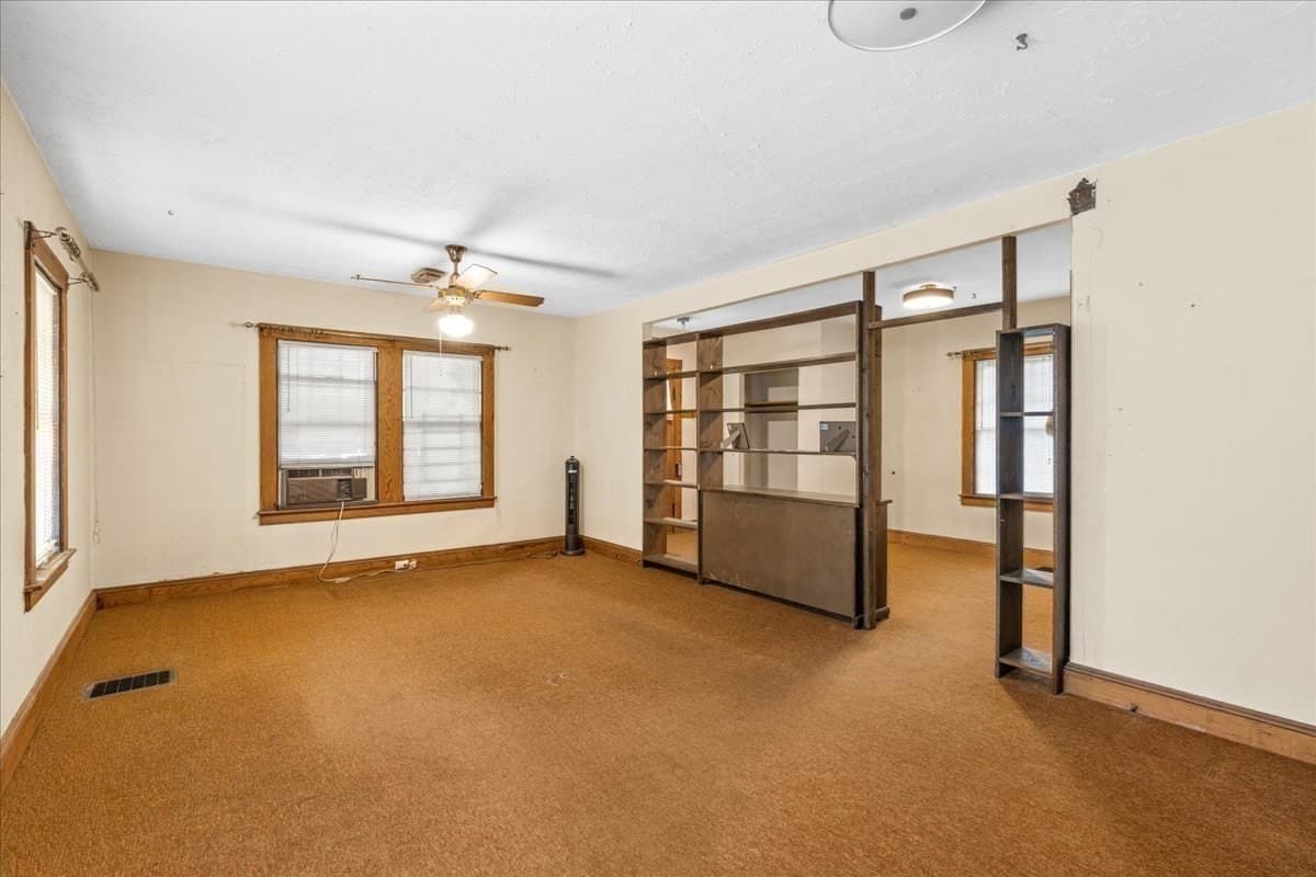 Single Family Residence at 1055 S Franklin St, Holbrook MA 02343, Holbrook, photo 10 of 41