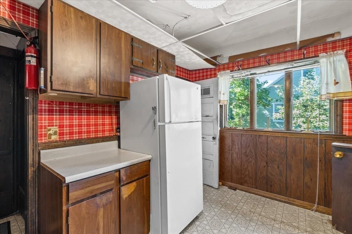 Single Family Residence at 1055 S Franklin St, Holbrook MA 02343, Holbrook, photo 18 of 41