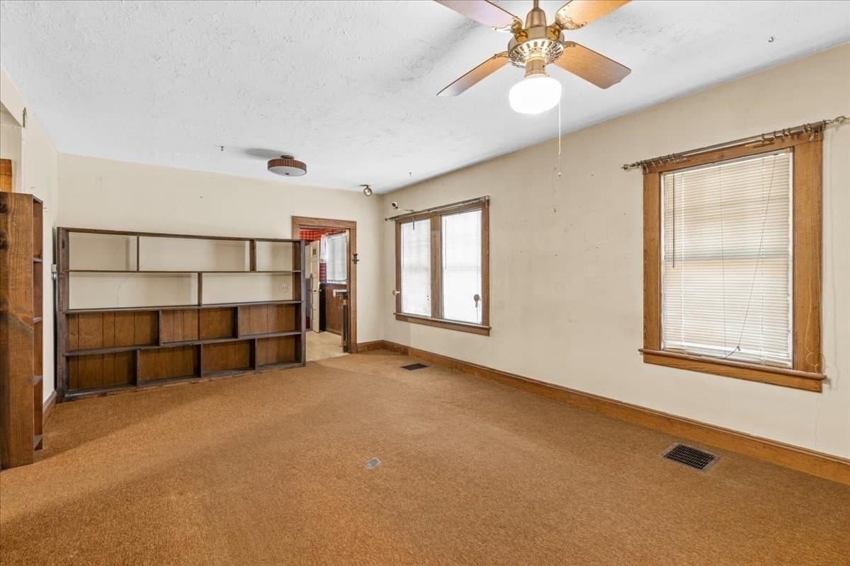 Single Family Residence at 1055 S Franklin St, Holbrook MA 02343, Holbrook, photo 11 of 41