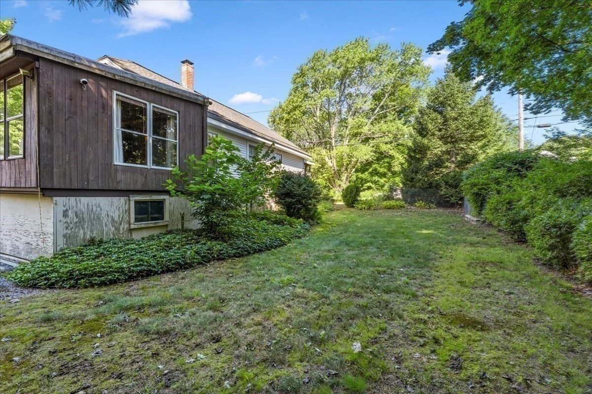 Single Family Residence at 1055 S Franklin St, Holbrook MA 02343, Holbrook, photo 39 of 41