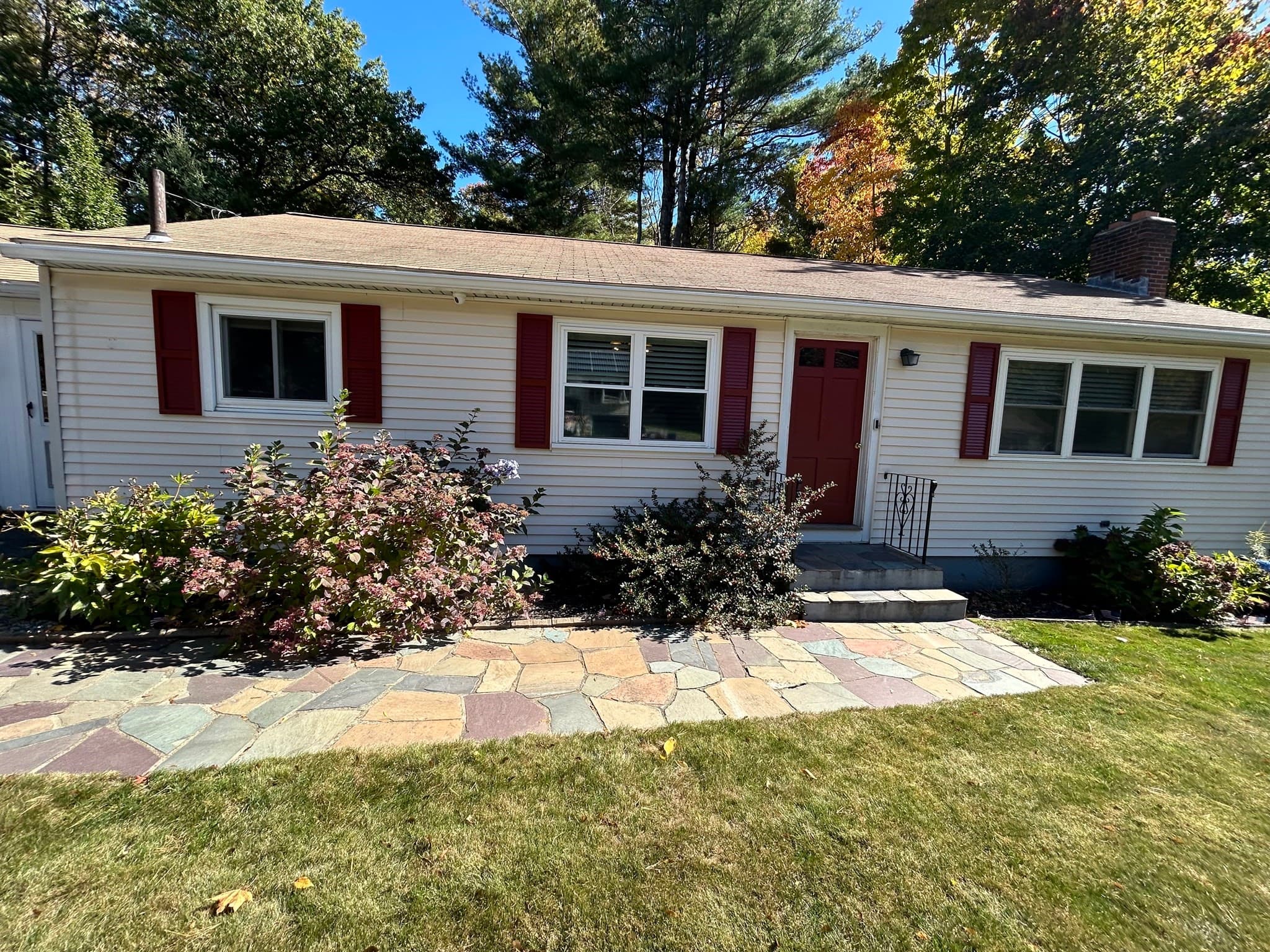 56 Valleyview Rd, Leominster MA 01453