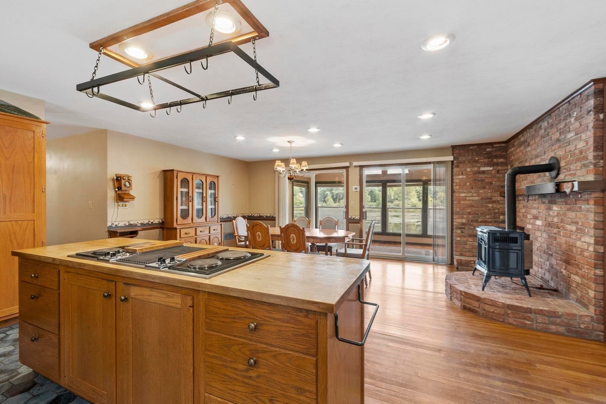 Single Family Residence at 40 Mill St, Gardner MA 01440, Gardner, photo 8 of 42