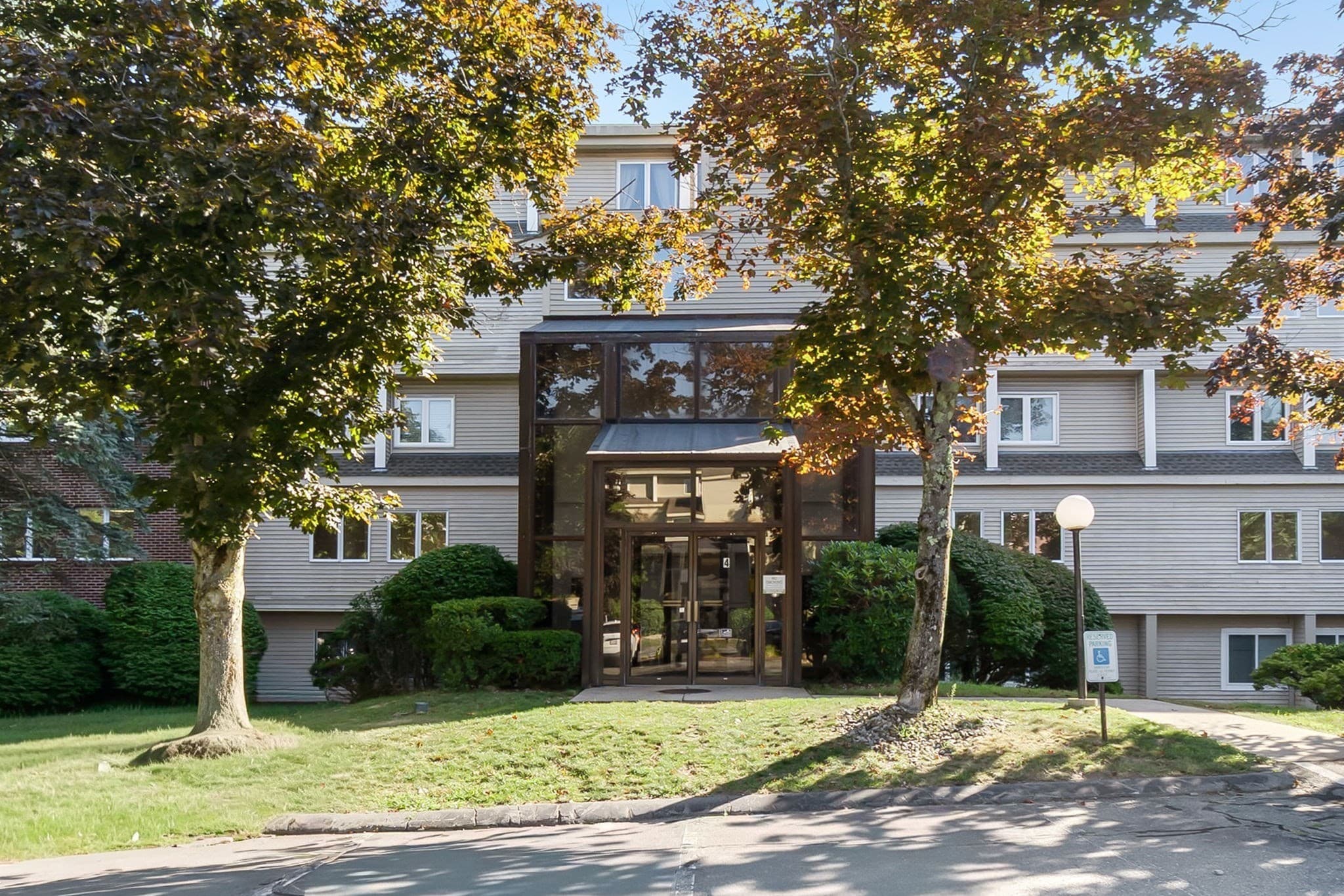 Condominium at 4 Duck Pond Rd # 206, Beverly MA 01915, Beverly, photo 26 of 29