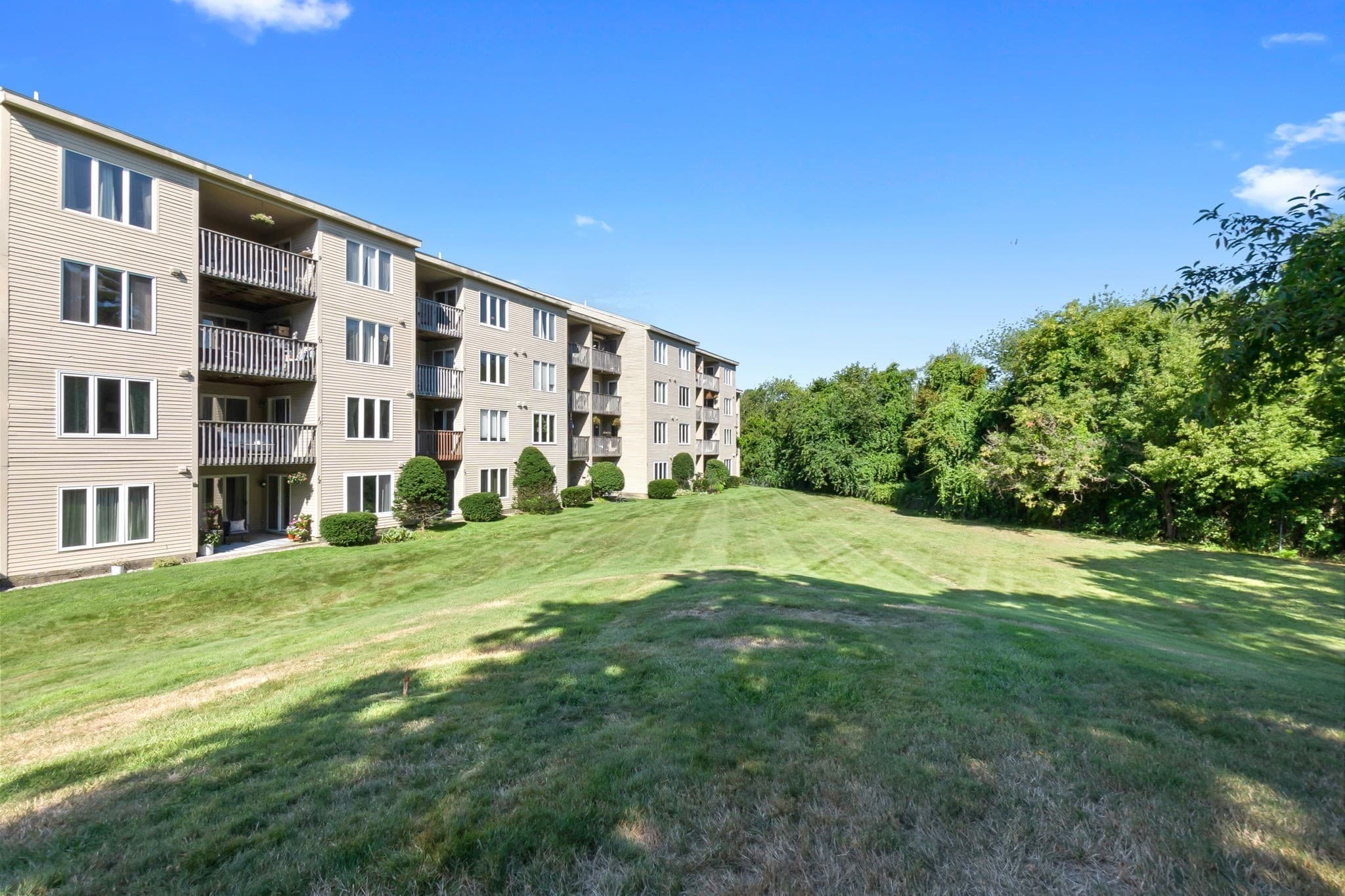 Condominium at 4 Duck Pond Rd # 206, Beverly MA 01915, Beverly, photo 24 of 29