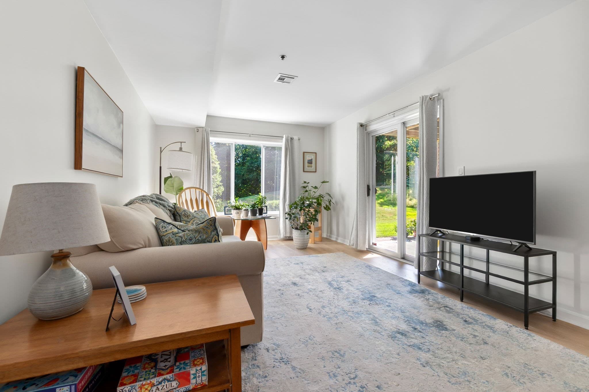 Condominium at 4 Duck Pond Rd # 206, Beverly MA 01915, Beverly, photo 4 of 29