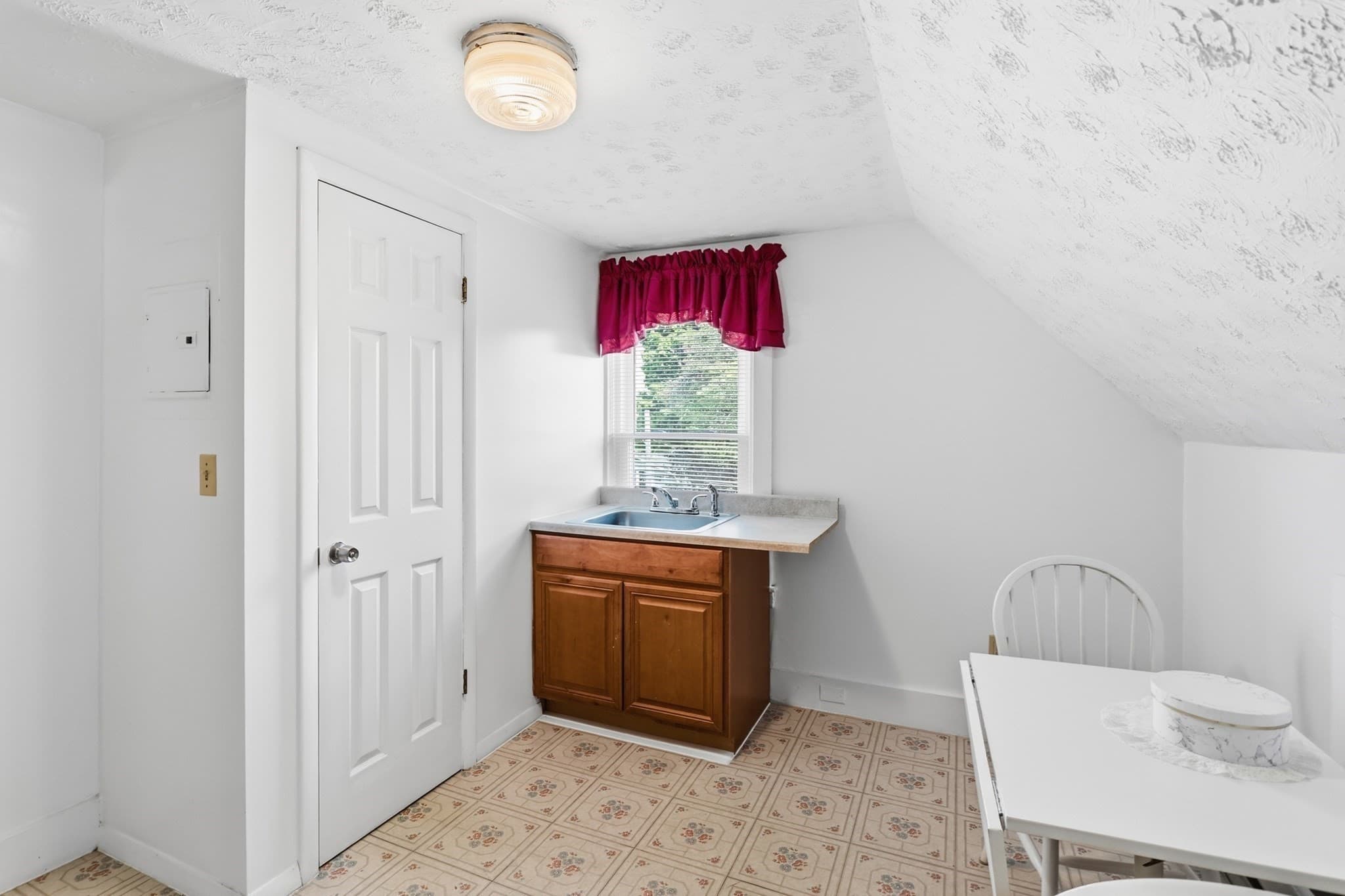 3 Family - 3 Units Up/Down at 109 4th St., Leominster MA 01453, Leominster, photo 24 of 38