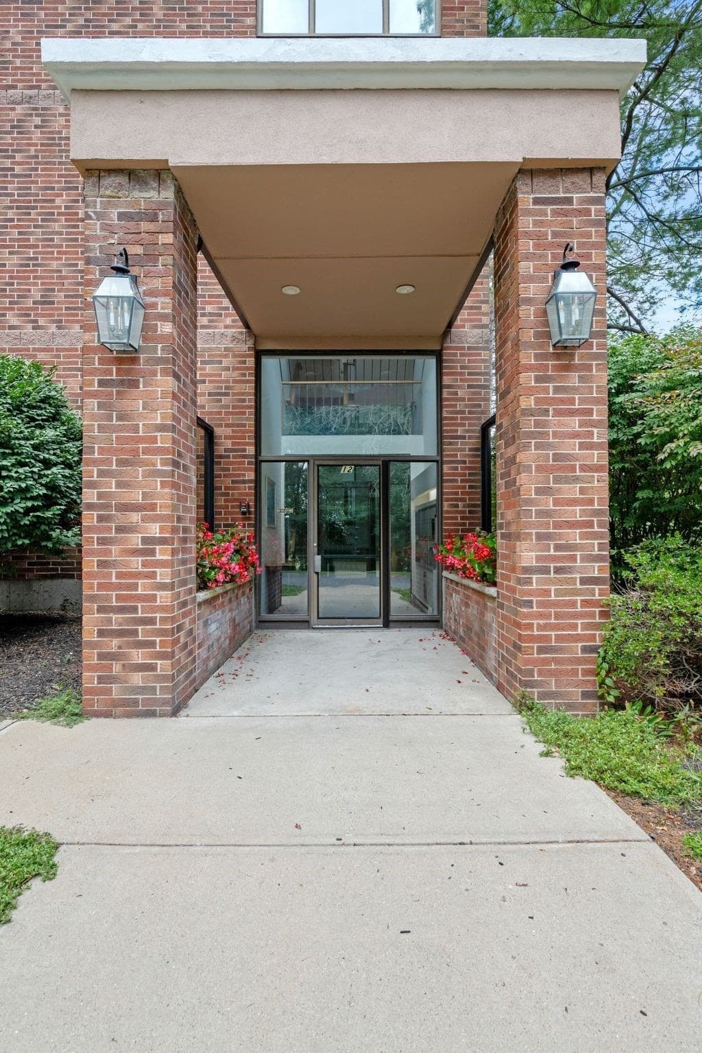 Condominium at 12 Ledgewood Way # 16, Peabody MA 01960, Peabody, photo 2 of 31