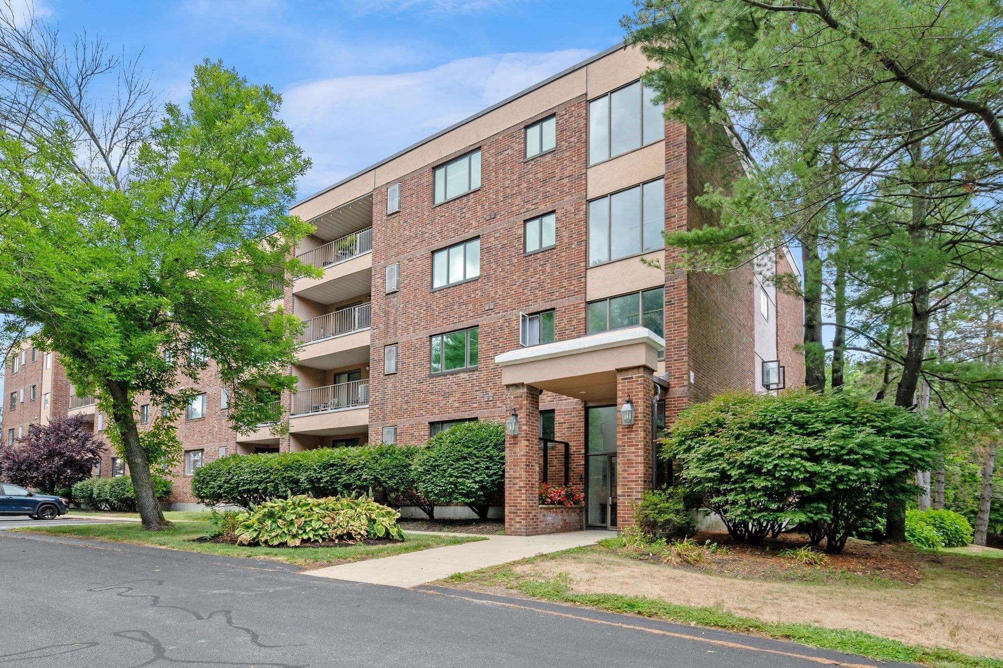 12 Ledgewood Way # 16, Peabody MA 01960