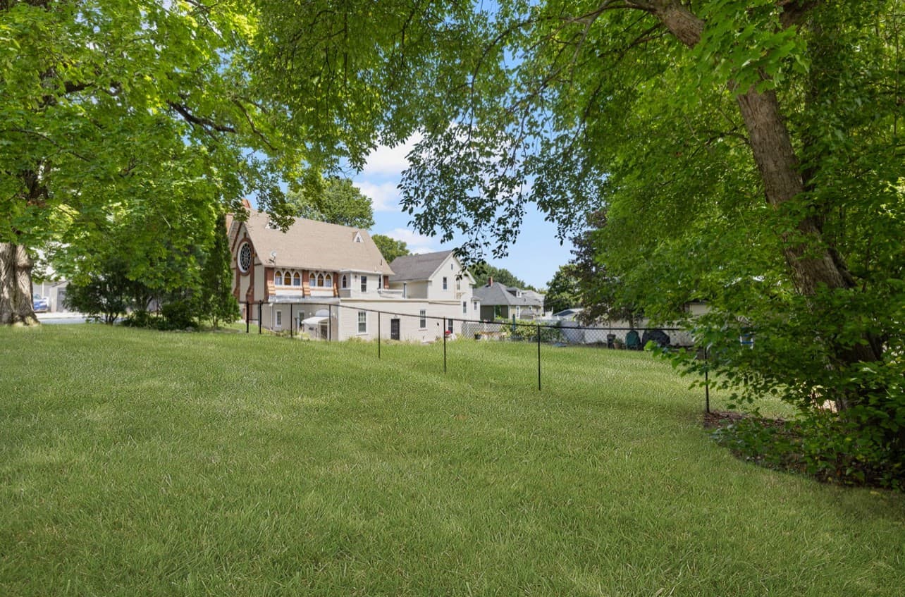 576 Fairmount St, Woonsocket RI 02895