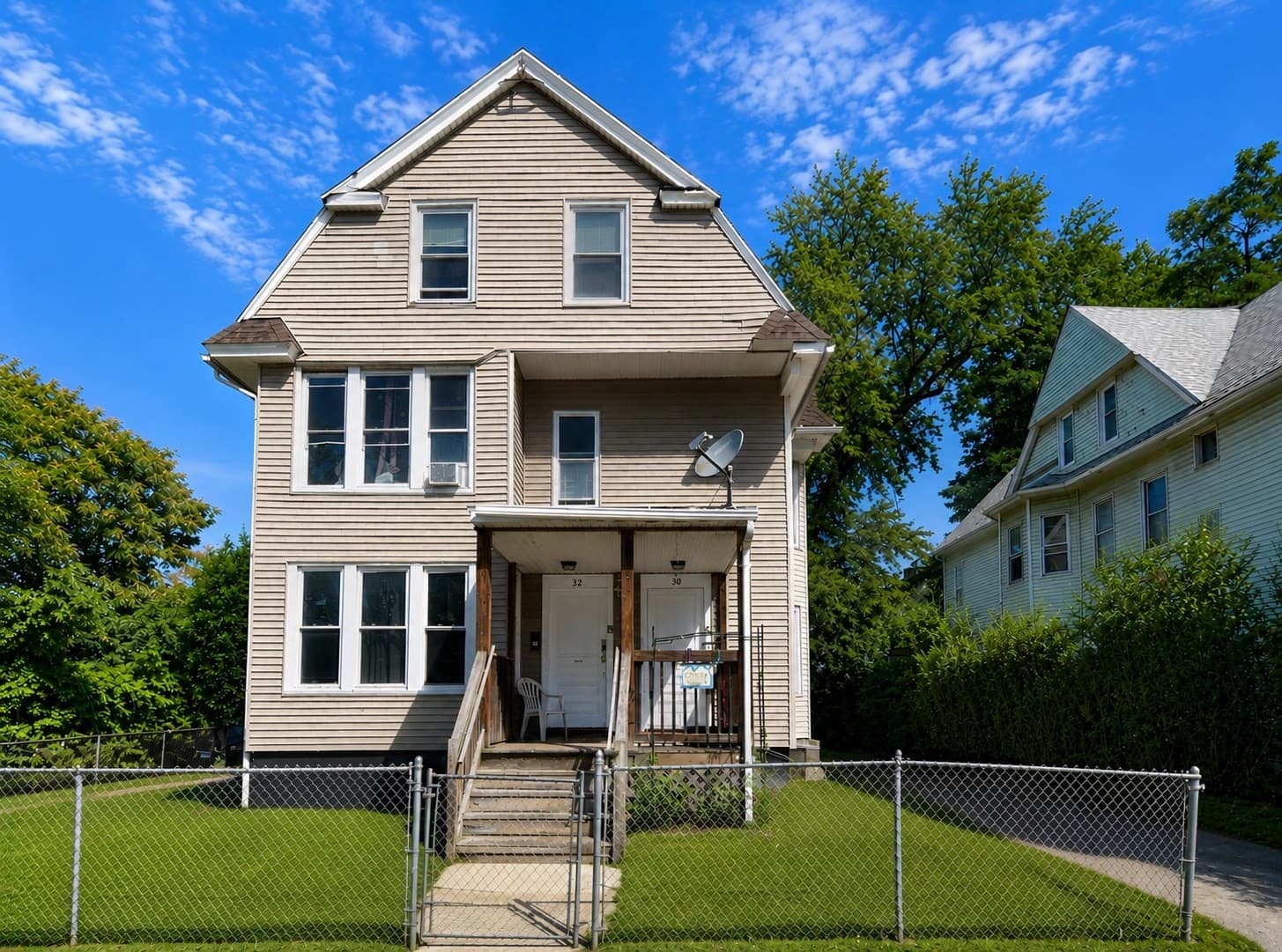 3 Family at 30-32 Huntington St, Springfield MA 01107, Springfield, photo 2 of 15