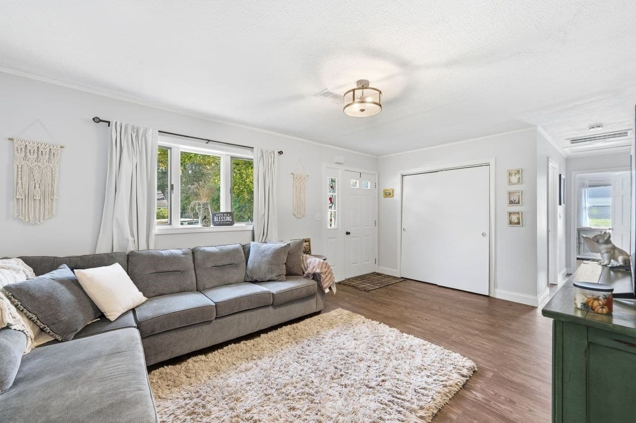Single Family Residence at 33 Deer Pond Drive, Leicester MA 01524, Leicester, photo 11 of 22
