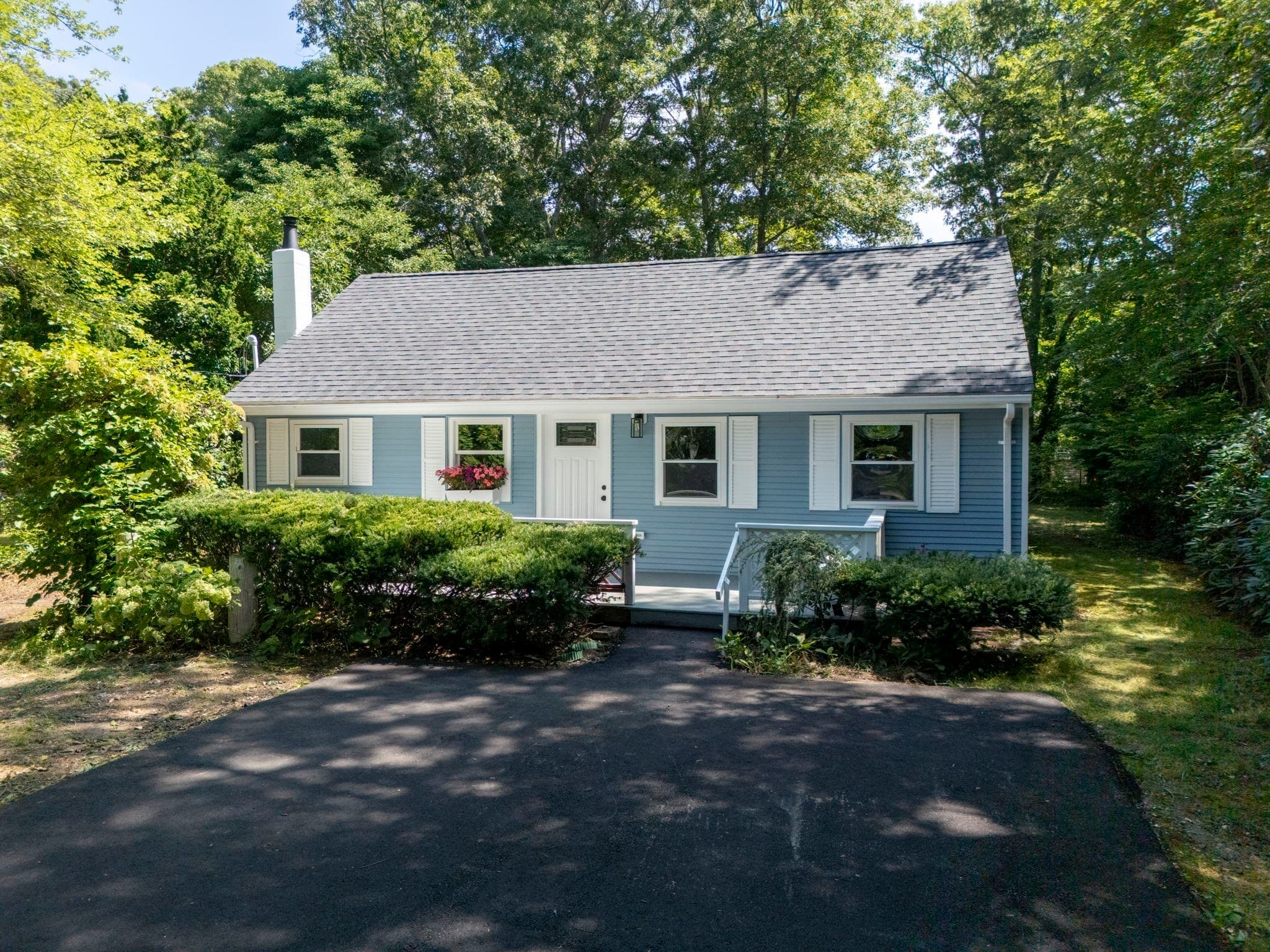 46 Lake Shore Dr, Falmouth MA 02536