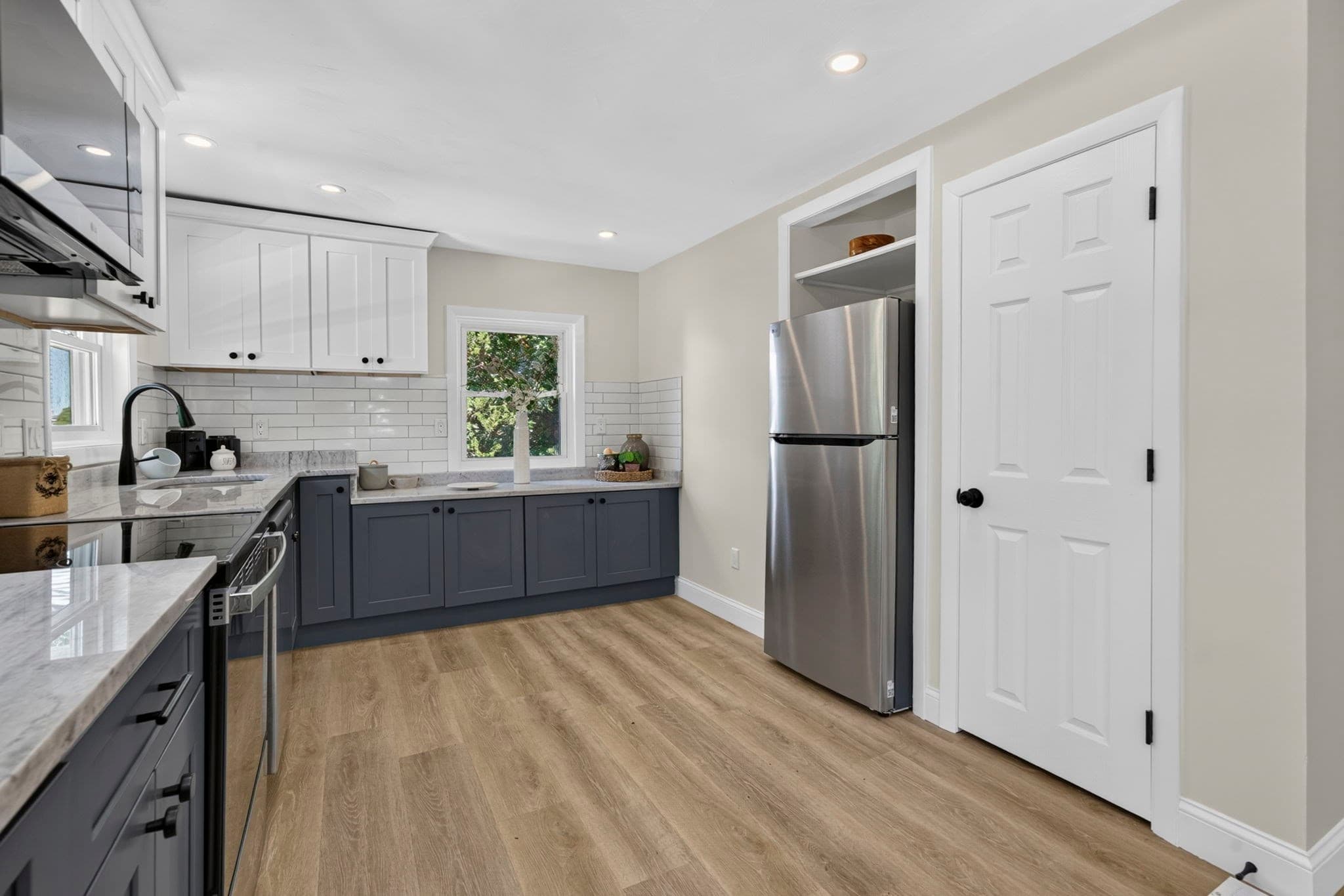 Single Family Residence at 46 Lake Shore Dr, Falmouth MA 02536, Falmouth, photo 4 of 27