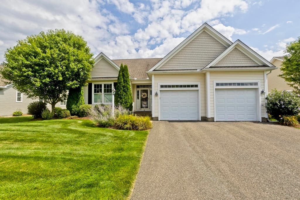 26 Bluegrass Dr # 26, East Longmeadow MA 01028