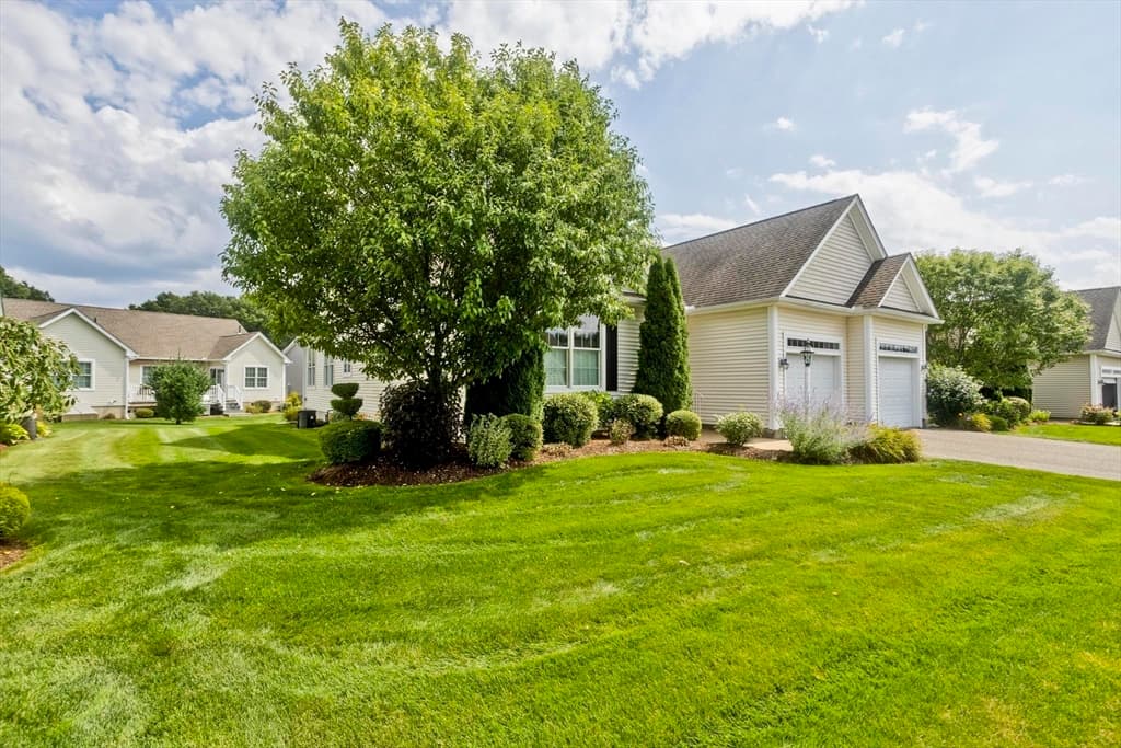 Condominium at 26 Bluegrass Dr # 26, East Longmeadow MA 01028, East Longmeadow, photo 35 of 39