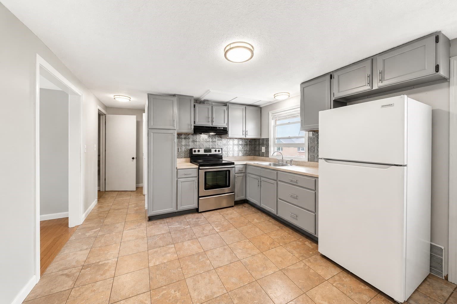 Condominium at 87 Beacon Ave # 2, Lawrence MA 01843, Lawrence, photo 7 of 20