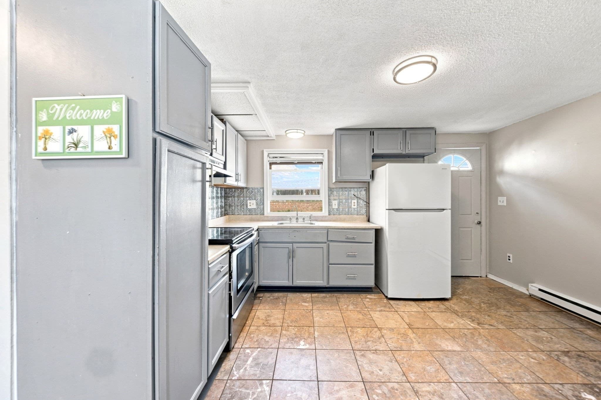 Condominium at 87 Beacon Ave # 2, Lawrence MA 01843, Lawrence, photo 5 of 20