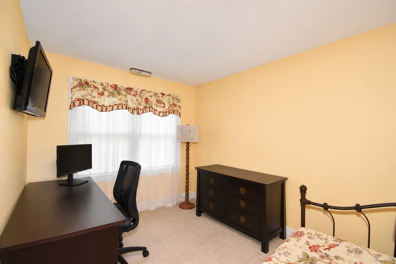 Condominium at 169 Main St # 16, West Springfield MA 01089, West Springfield, photo 33 of 40
