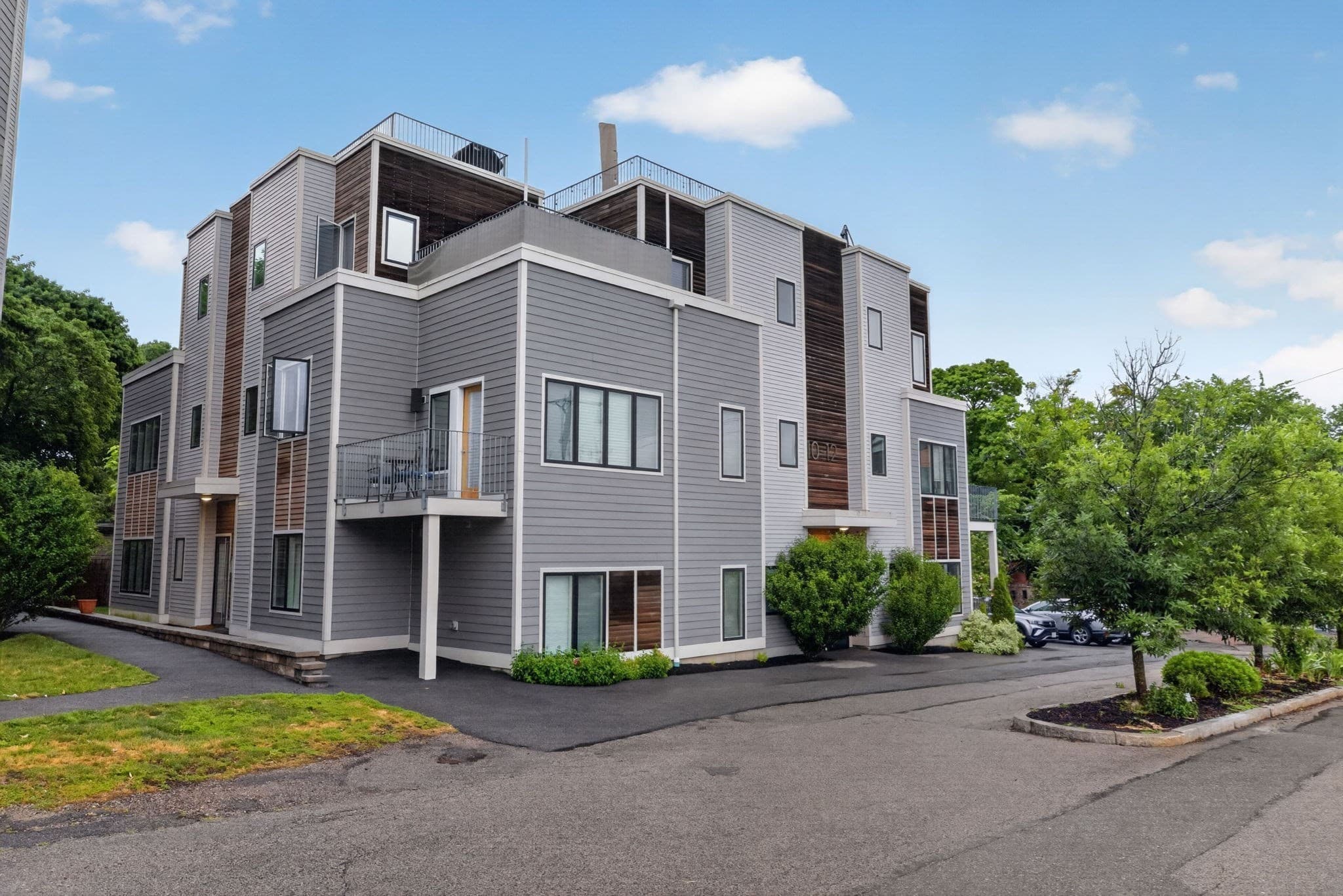 Condominium at 10-12 Taft Hill Park # 1, Boston MA 02131, Boston, photo 25 of 29