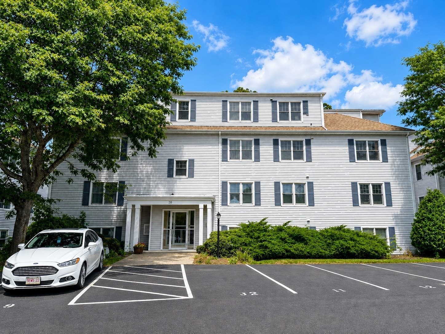 20 Webb Pl # 1A, Mansfield MA 02048