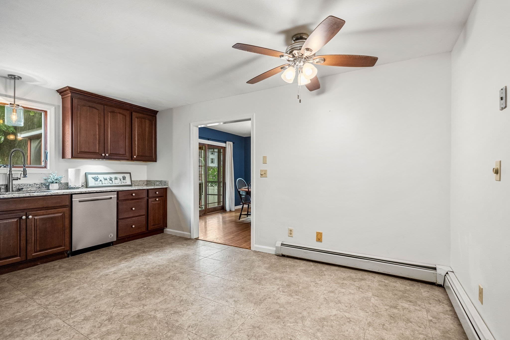 Single Family Residence at 21 Chester St, Amesbury MA 01913, Amesbury, photo 3 of 28