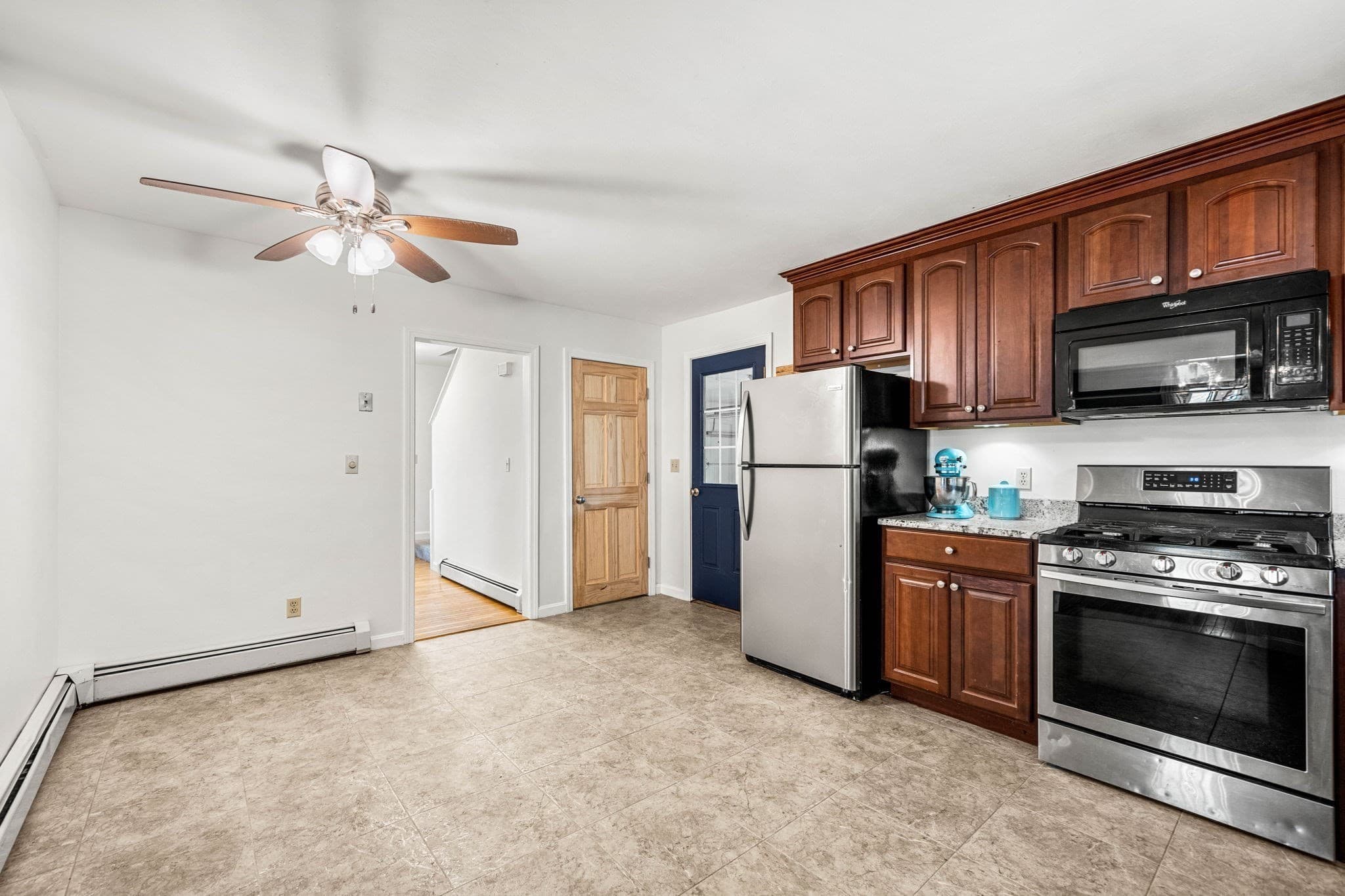 Single Family Residence at 21 Chester St, Amesbury MA 01913, Amesbury, photo 5 of 28