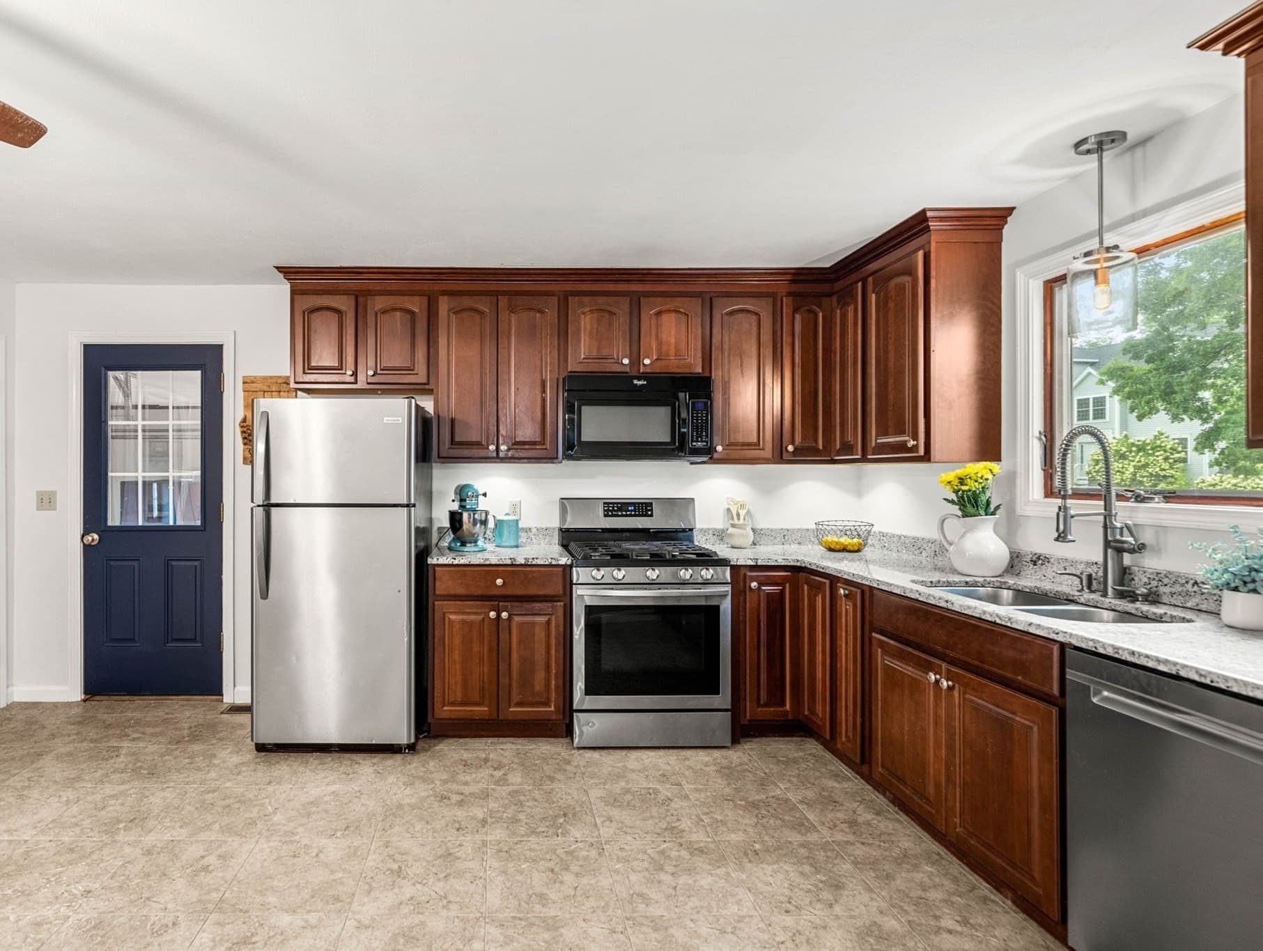 Single Family Residence at 21 Chester St, Amesbury MA 01913, Amesbury, photo 4 of 28