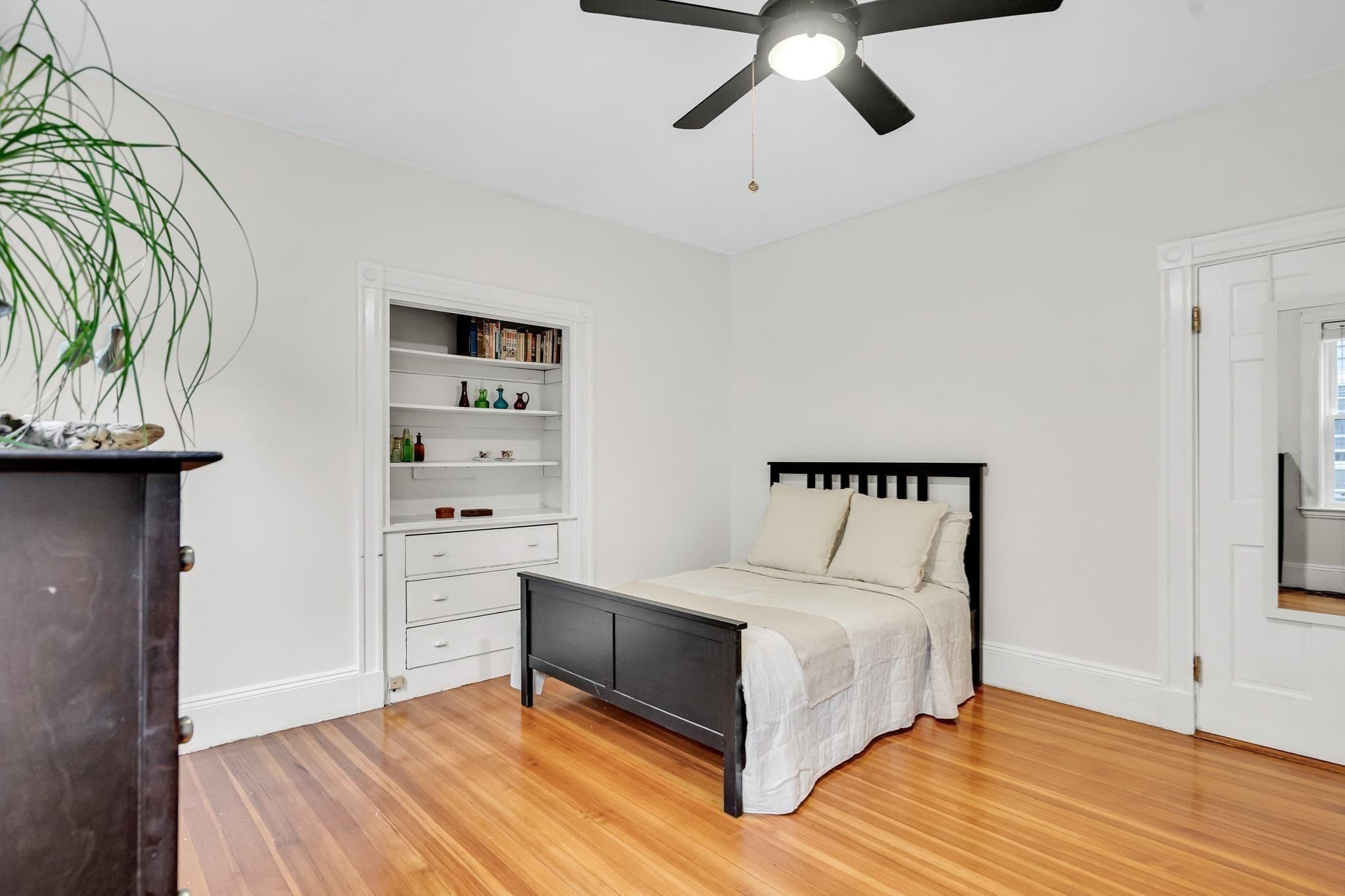 Condominium at 124 Chestnut St # 1, Brookline MA 02445, Brookline, photo 2 of 27